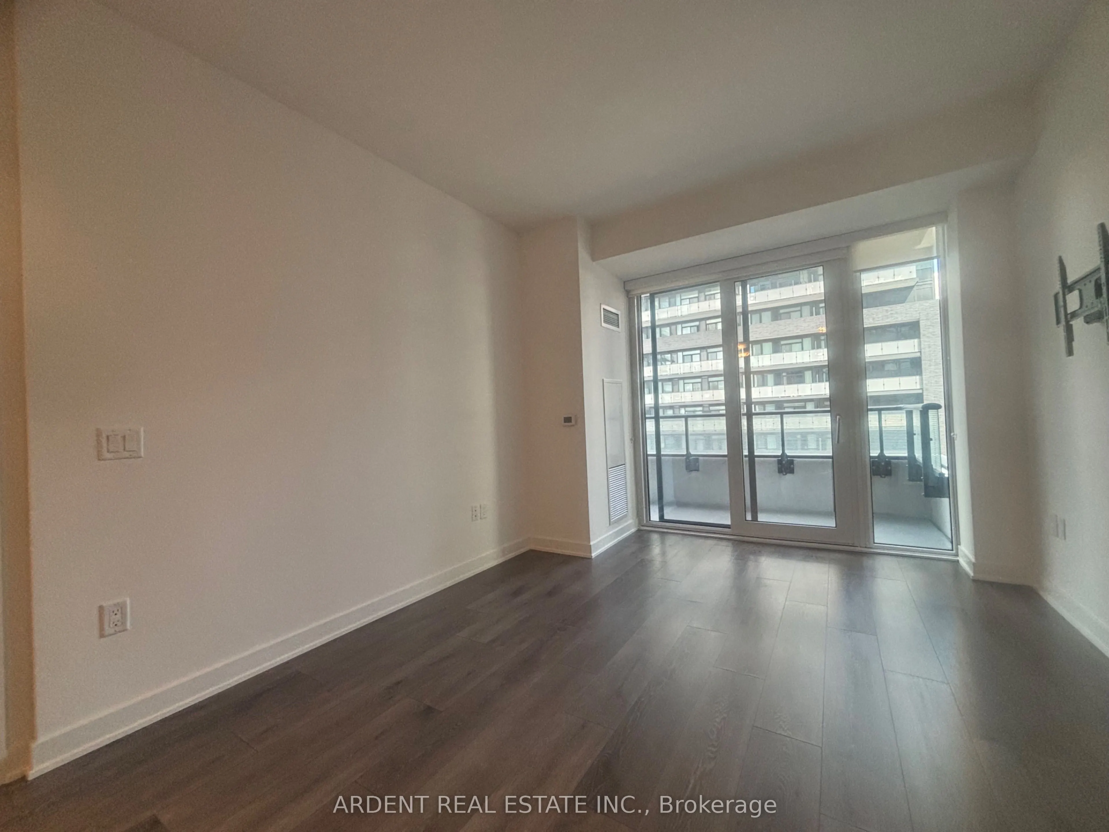 95 Oneida Crescent, #505