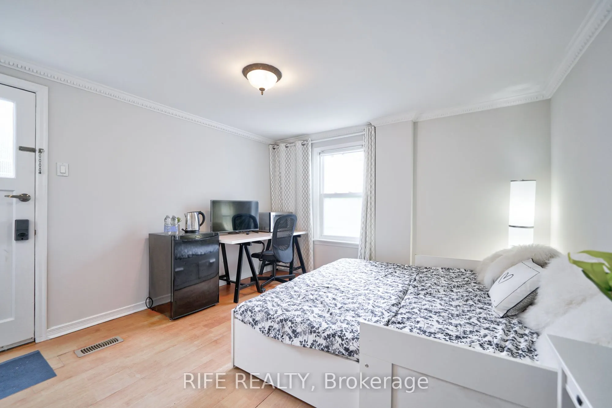 239 Crestwood Road, #Studio Unit
