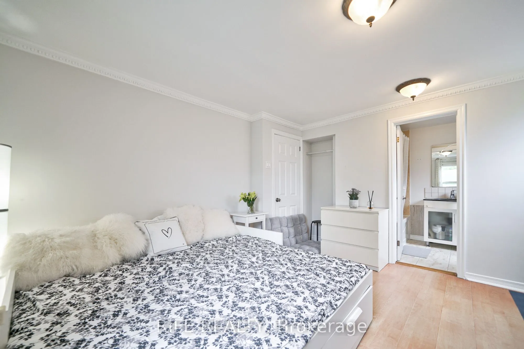 239 Crestwood Road, #Studio Unit