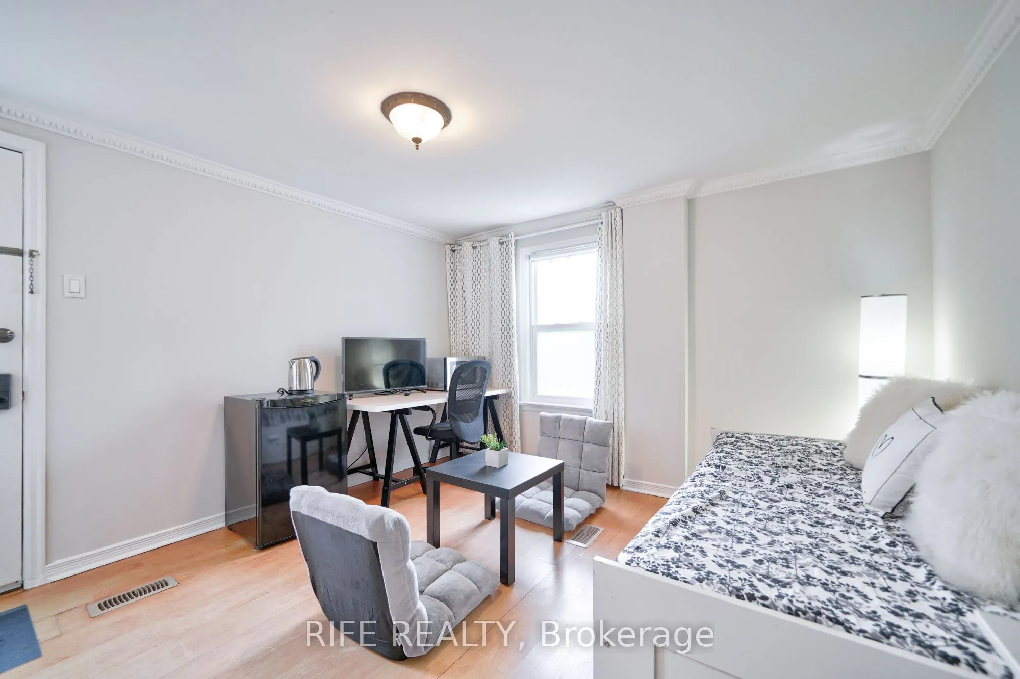 239 Crestwood Road, #Studio Unit