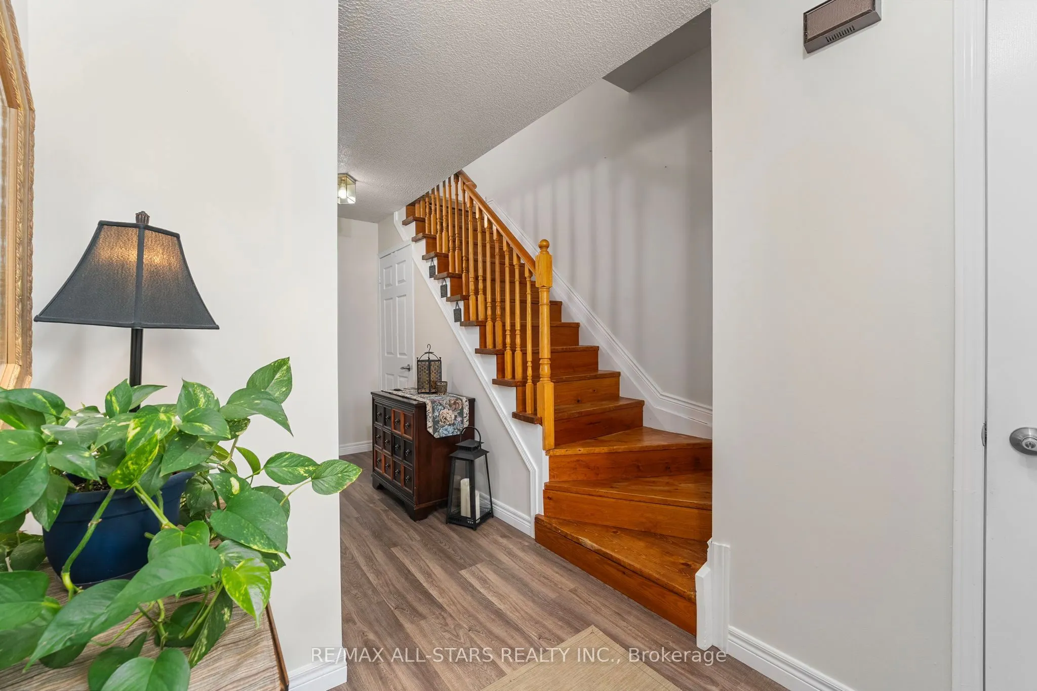 10 Skybird Lane