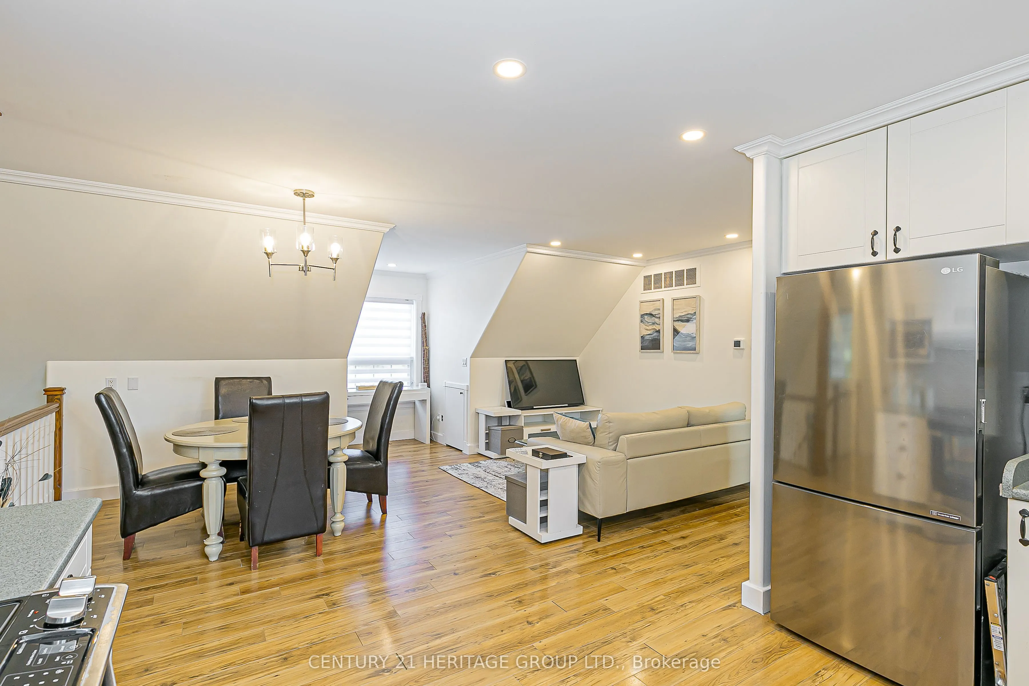 3471 Mount Albert Road
