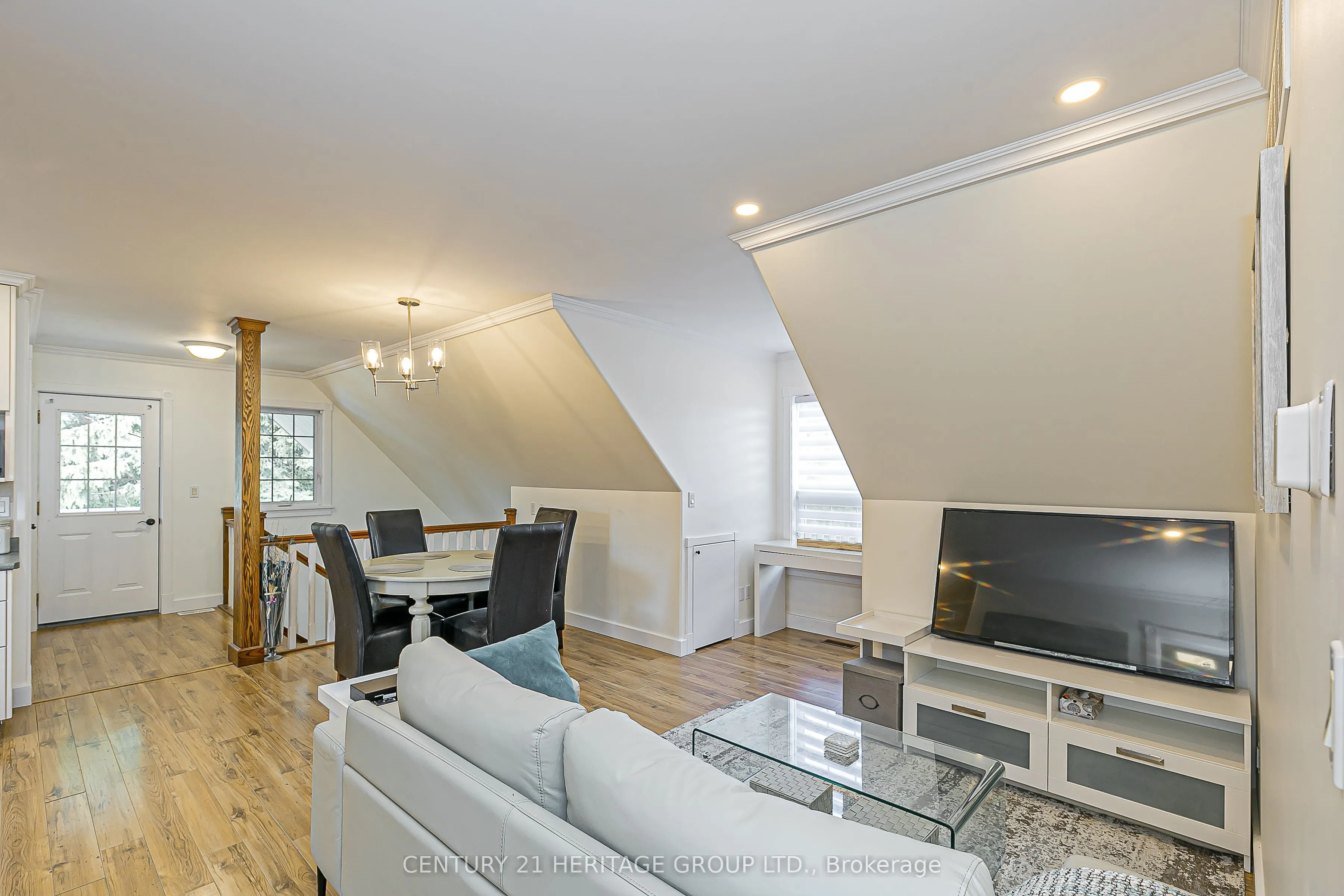 3471 Mount Albert Road