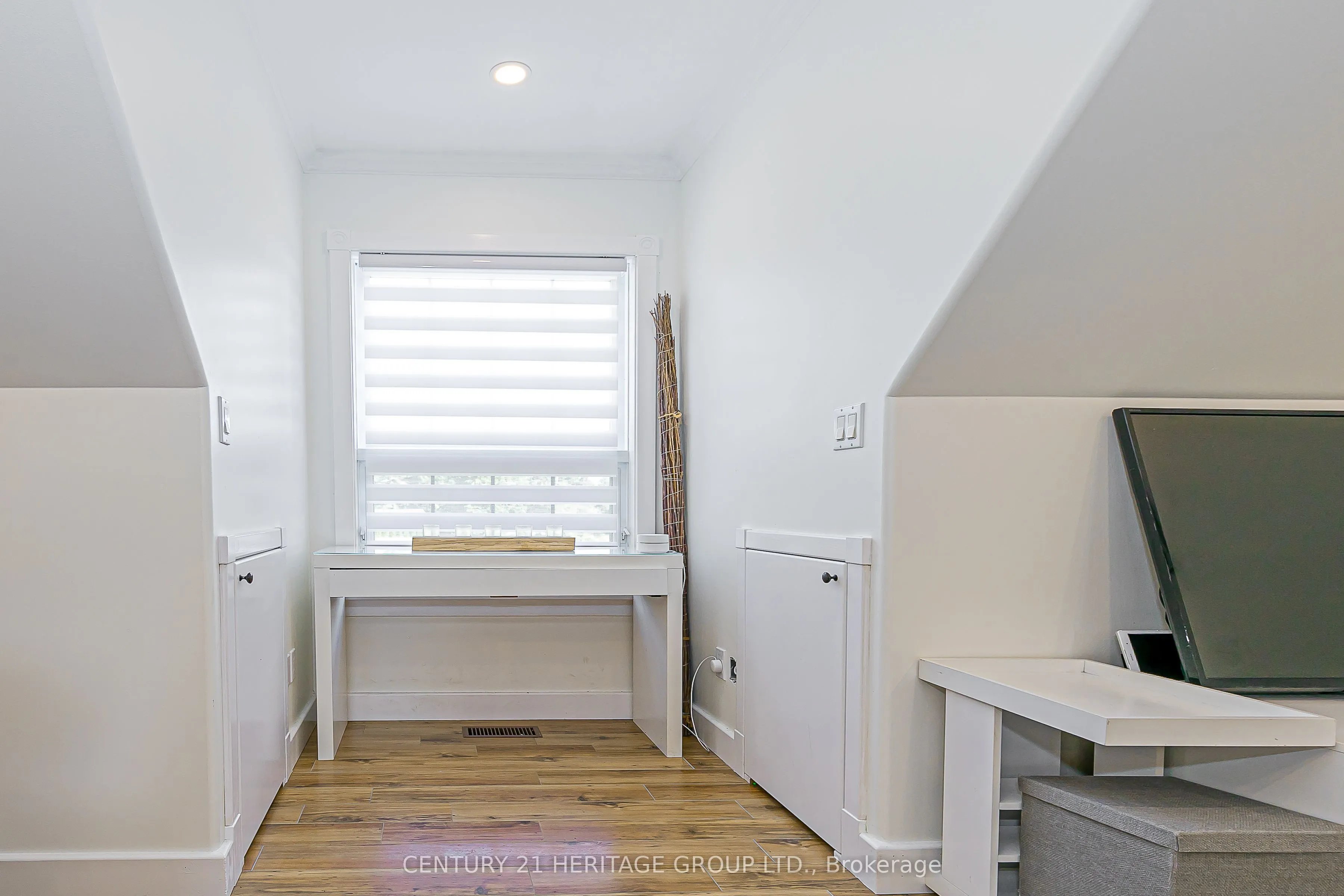 3471 Mount Albert Road