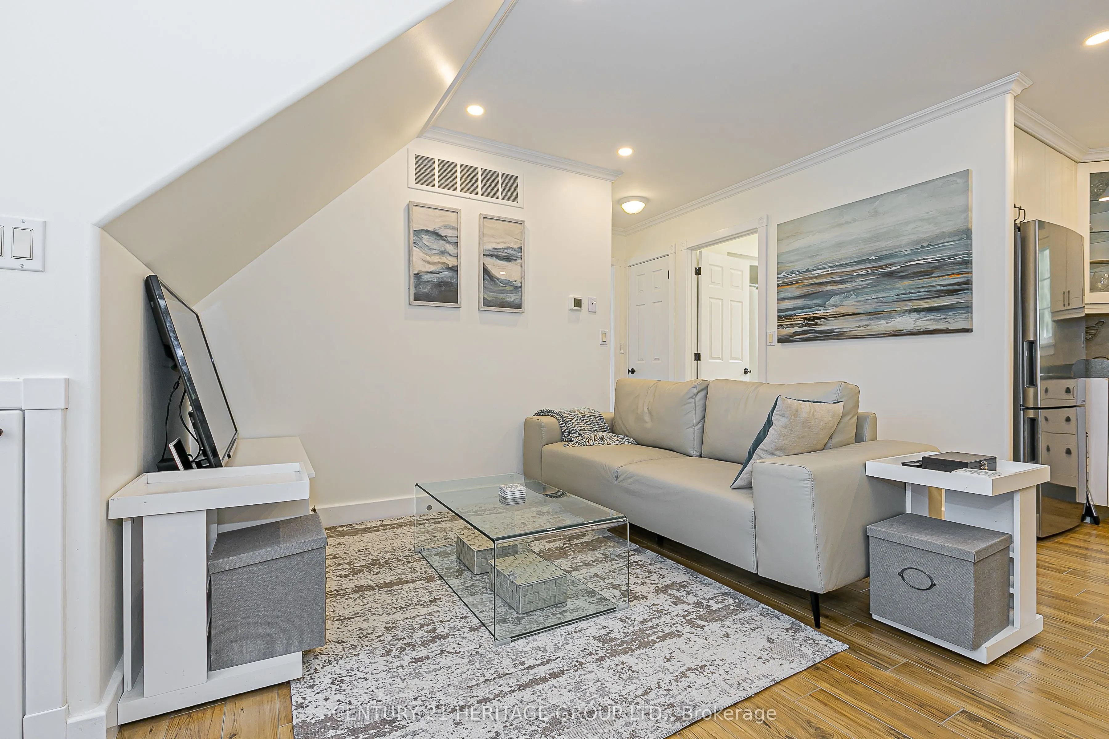 3471 Mount Albert Road