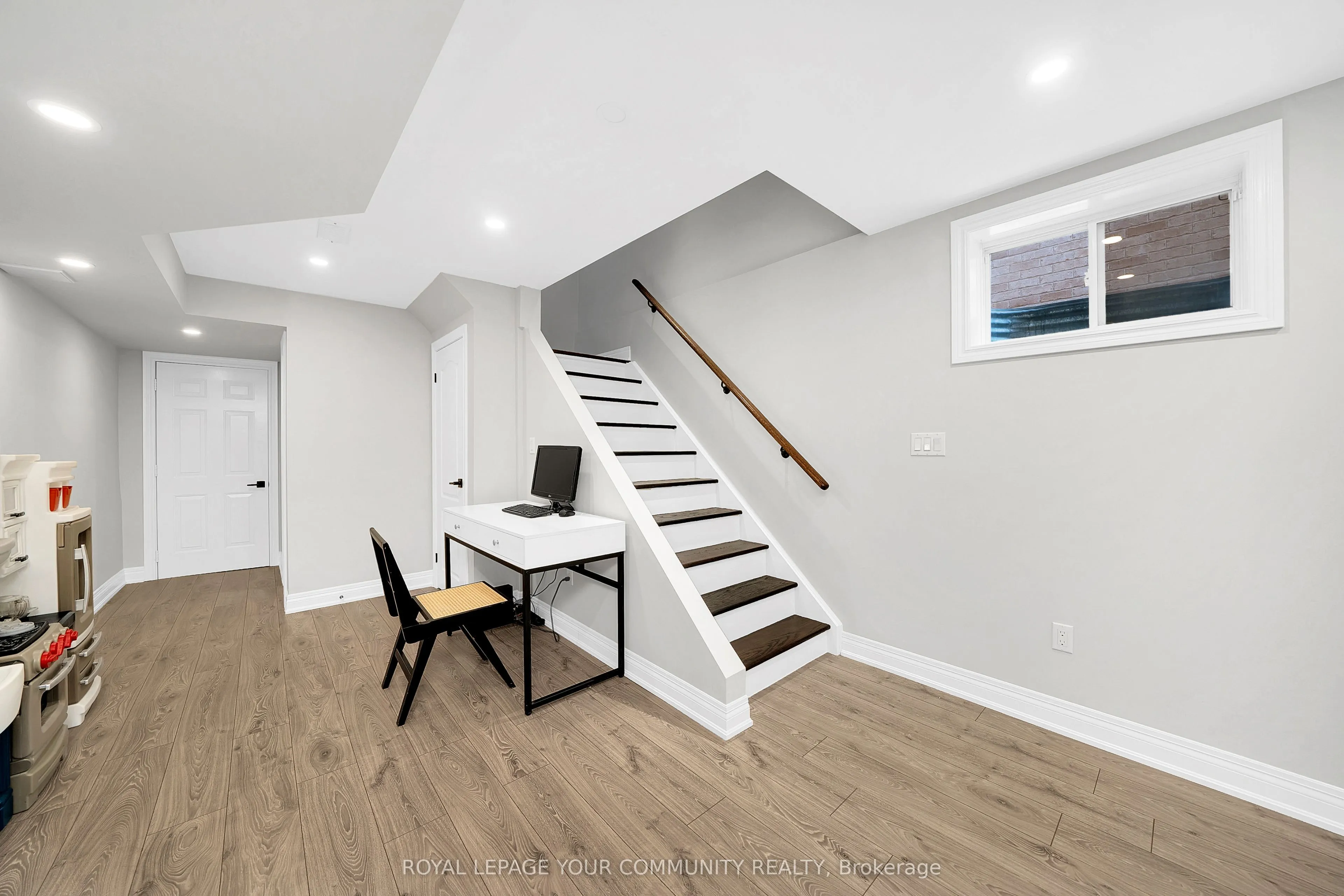 306 West Lawn Crescent