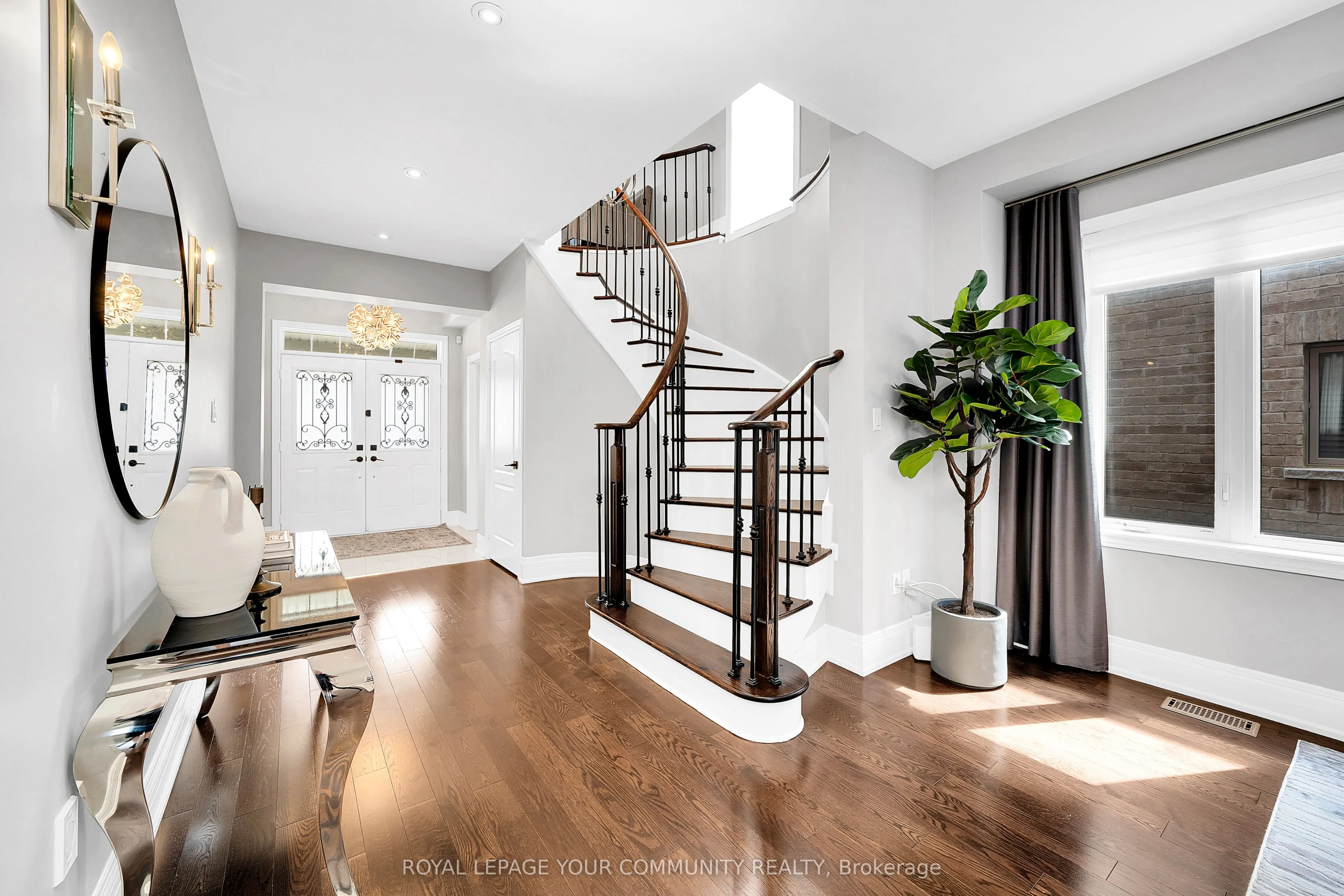 306 West Lawn Crescent