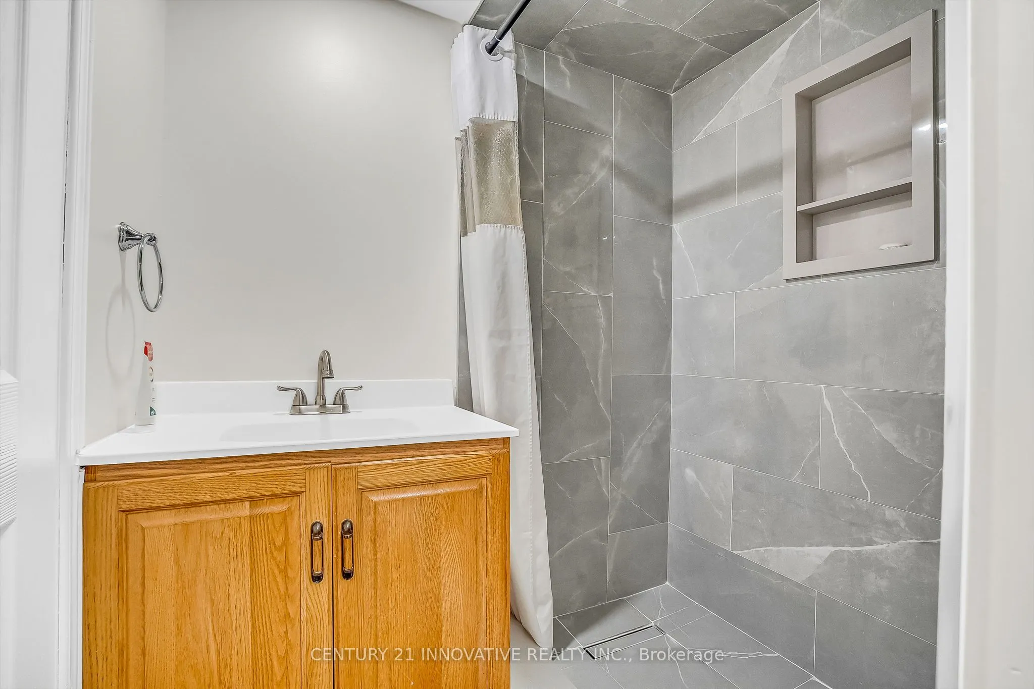 612 Simcoe Street