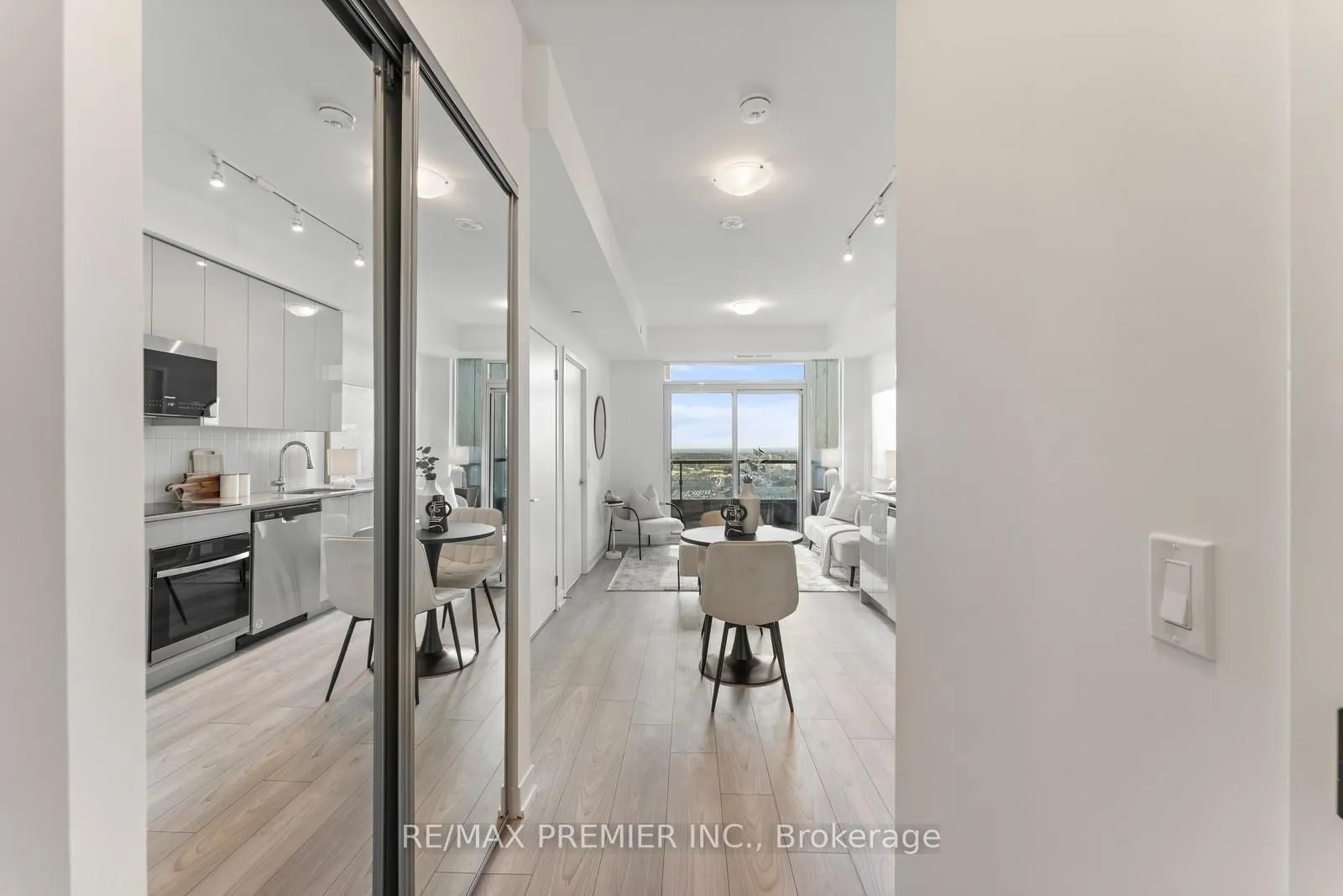 10 Abeja Street, #1412