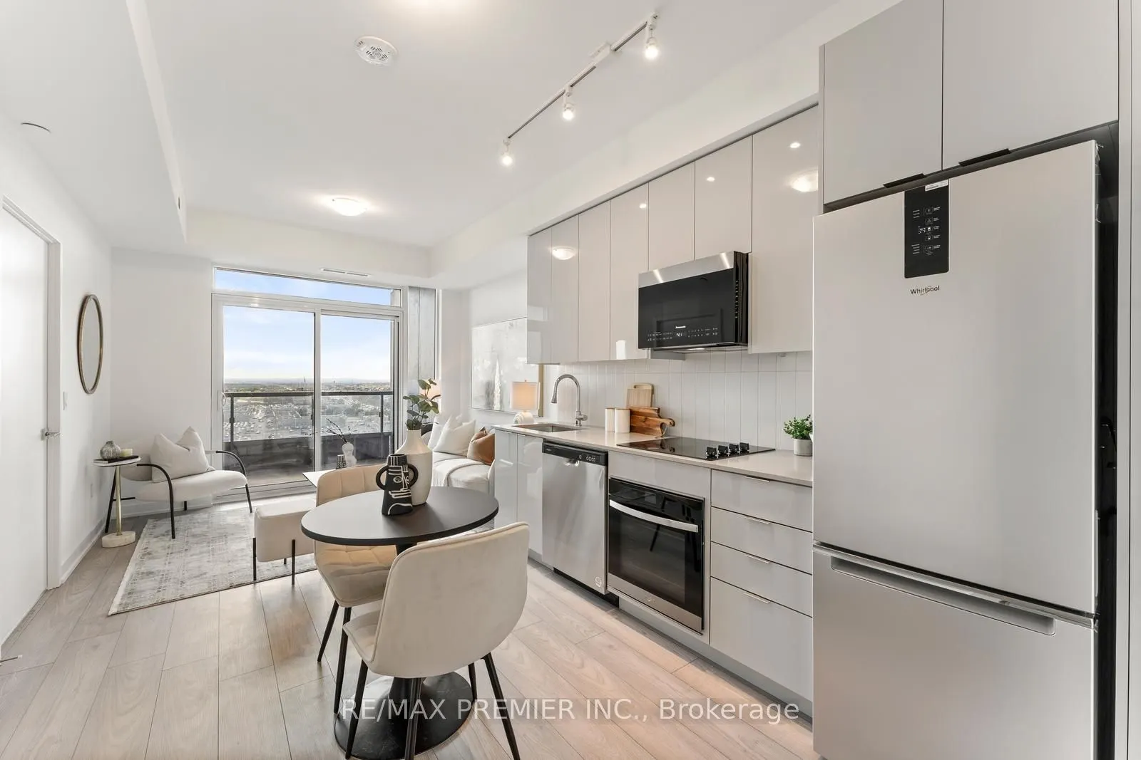 10 Abeja Street, #1412