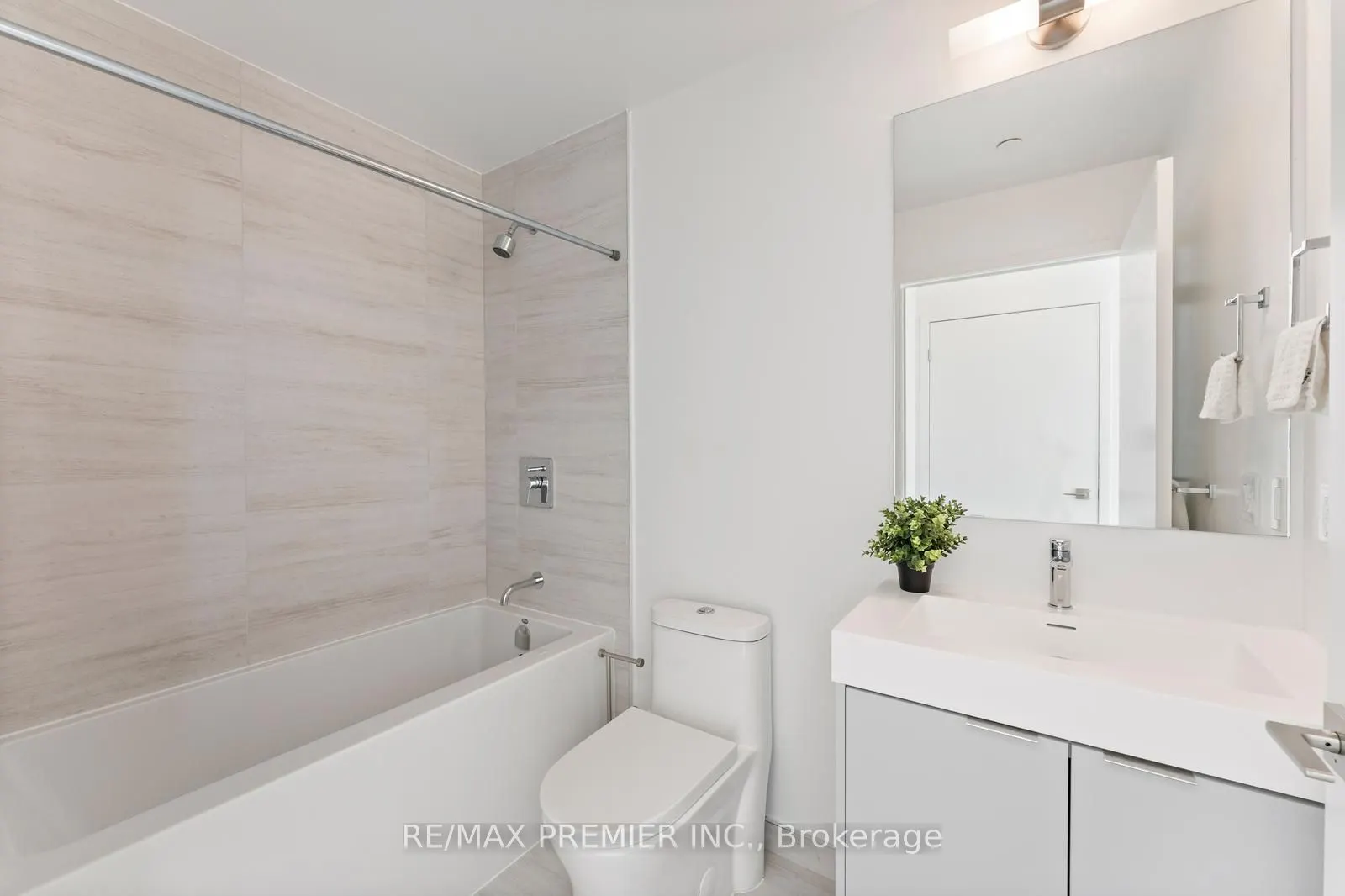 10 Abeja Street, #1412