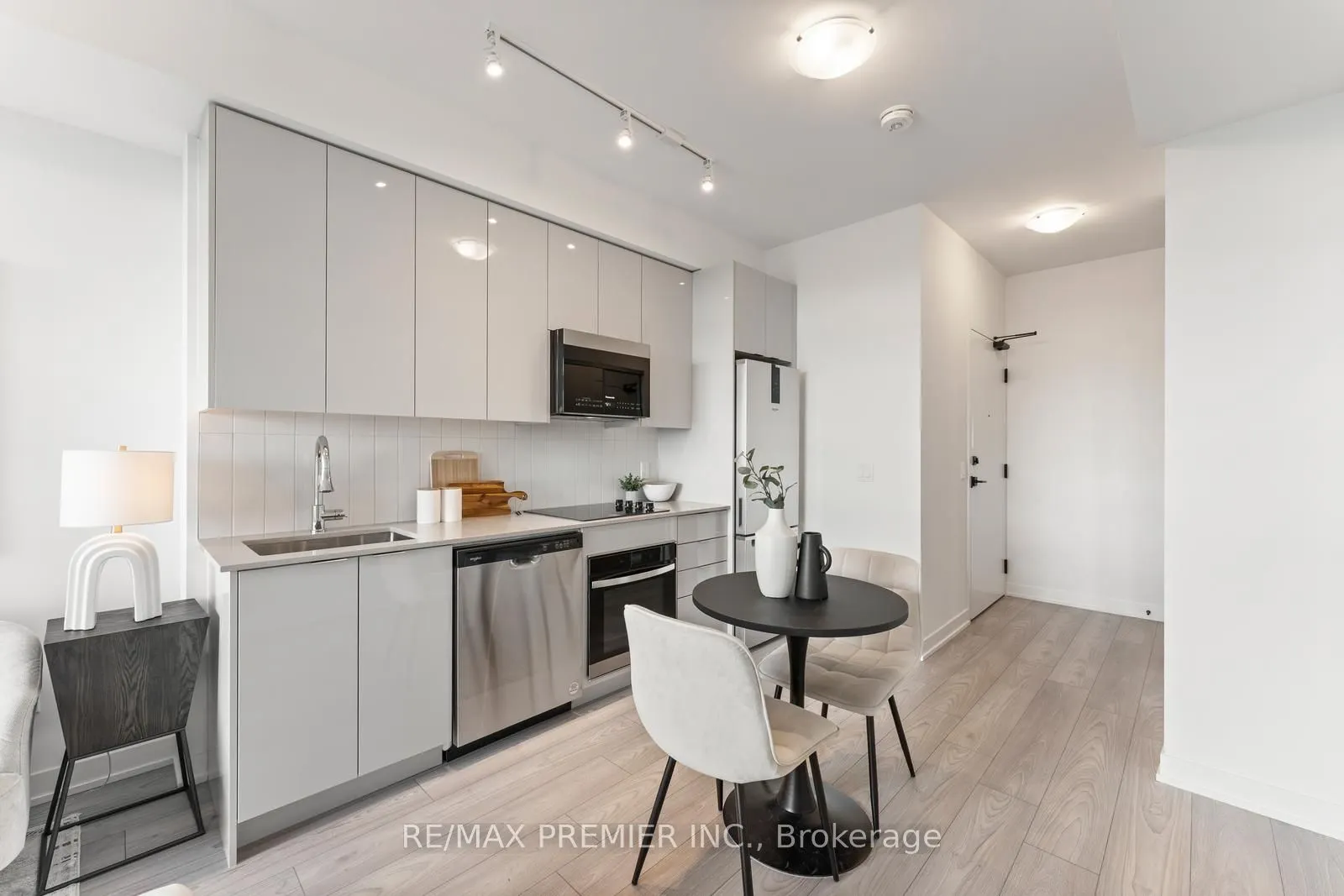 10 Abeja Street, #1412