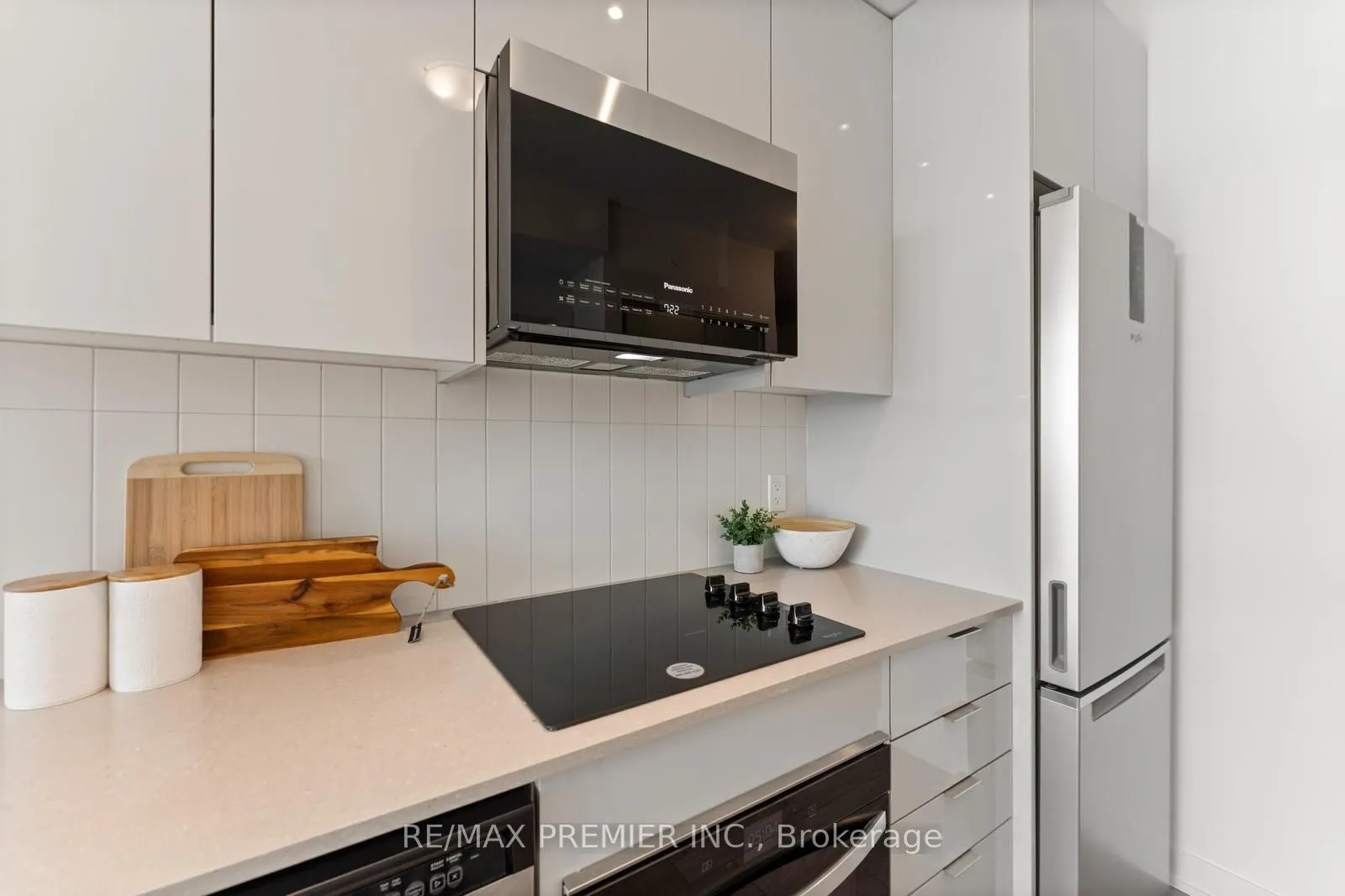 10 Abeja Street, #1412