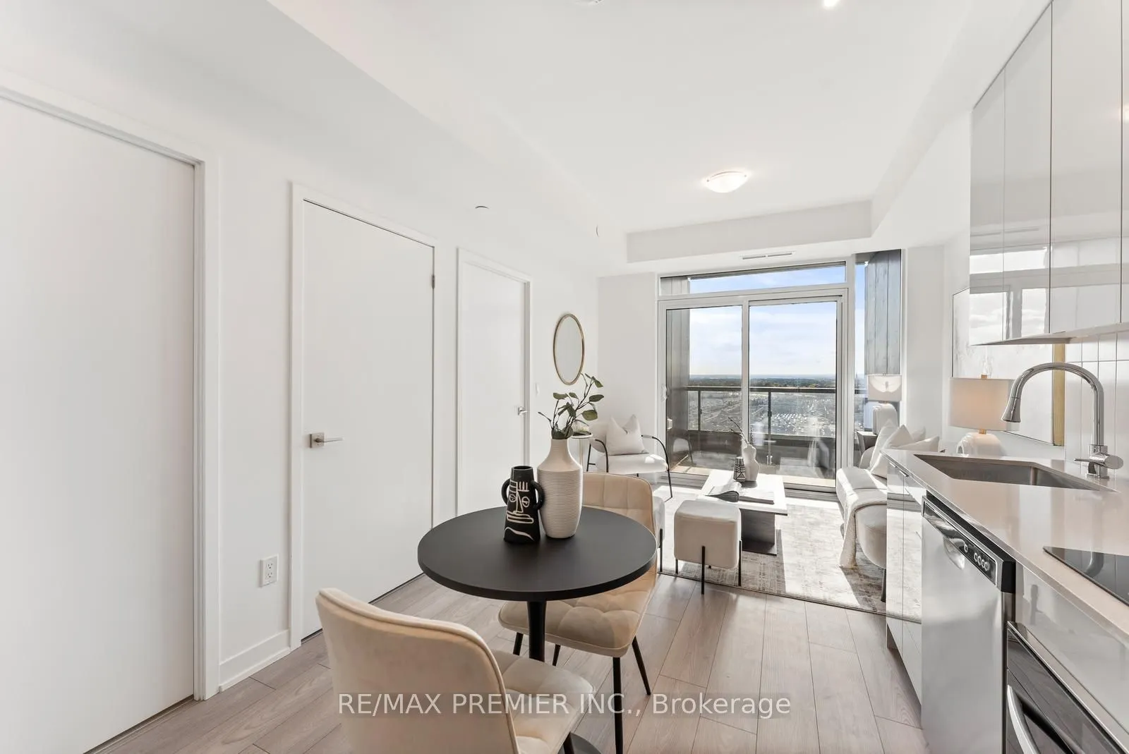 10 Abeja Street, #1412