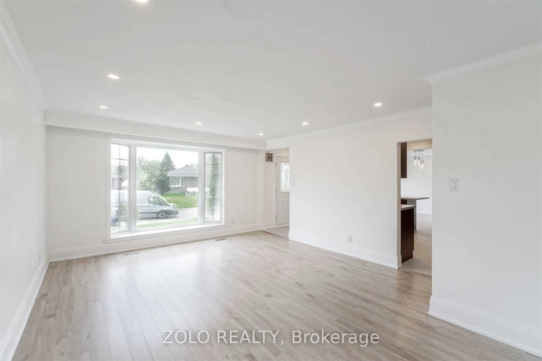 525 Lynett Crescent, #Main