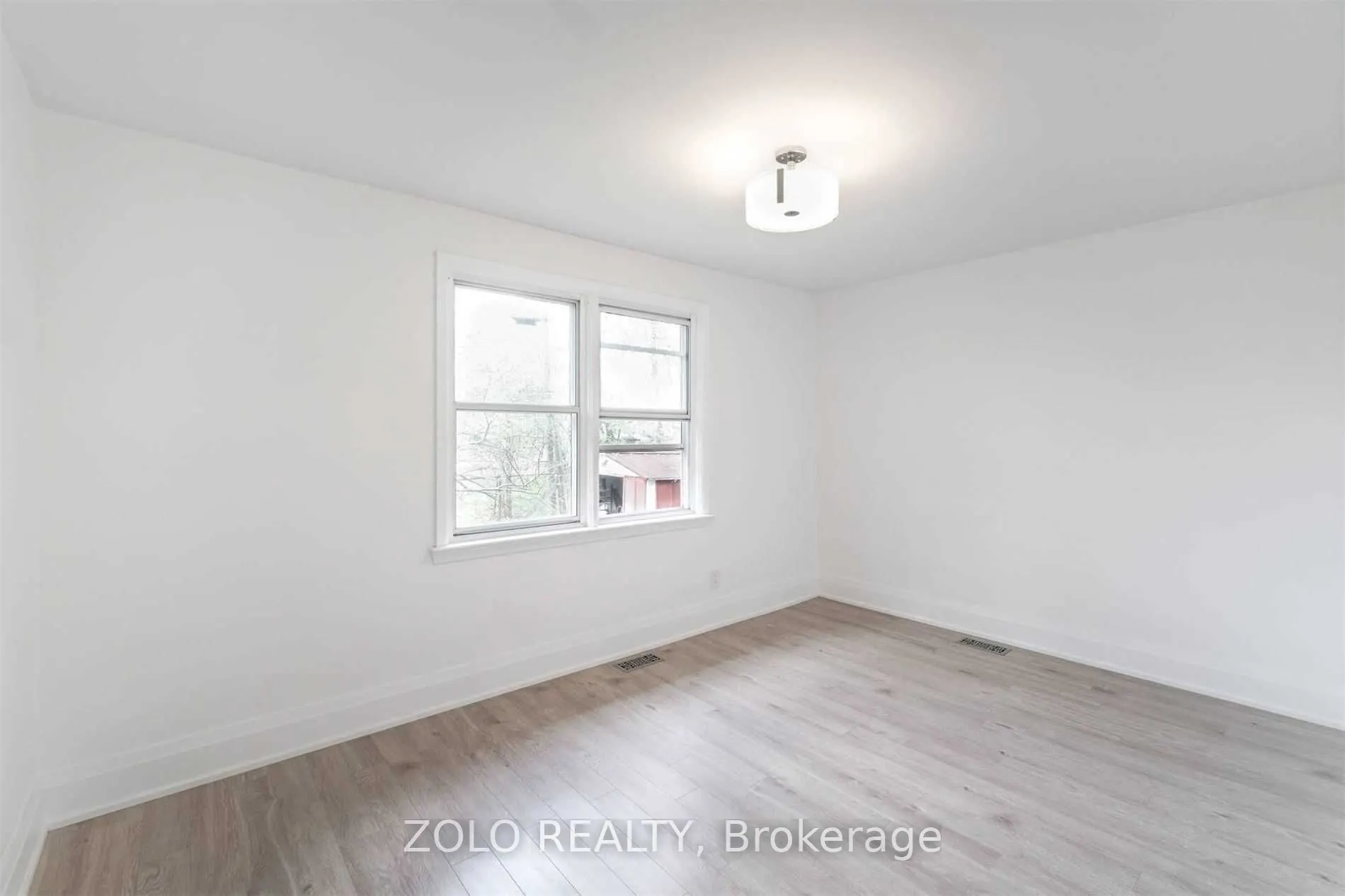 525 Lynett Crescent, #Main