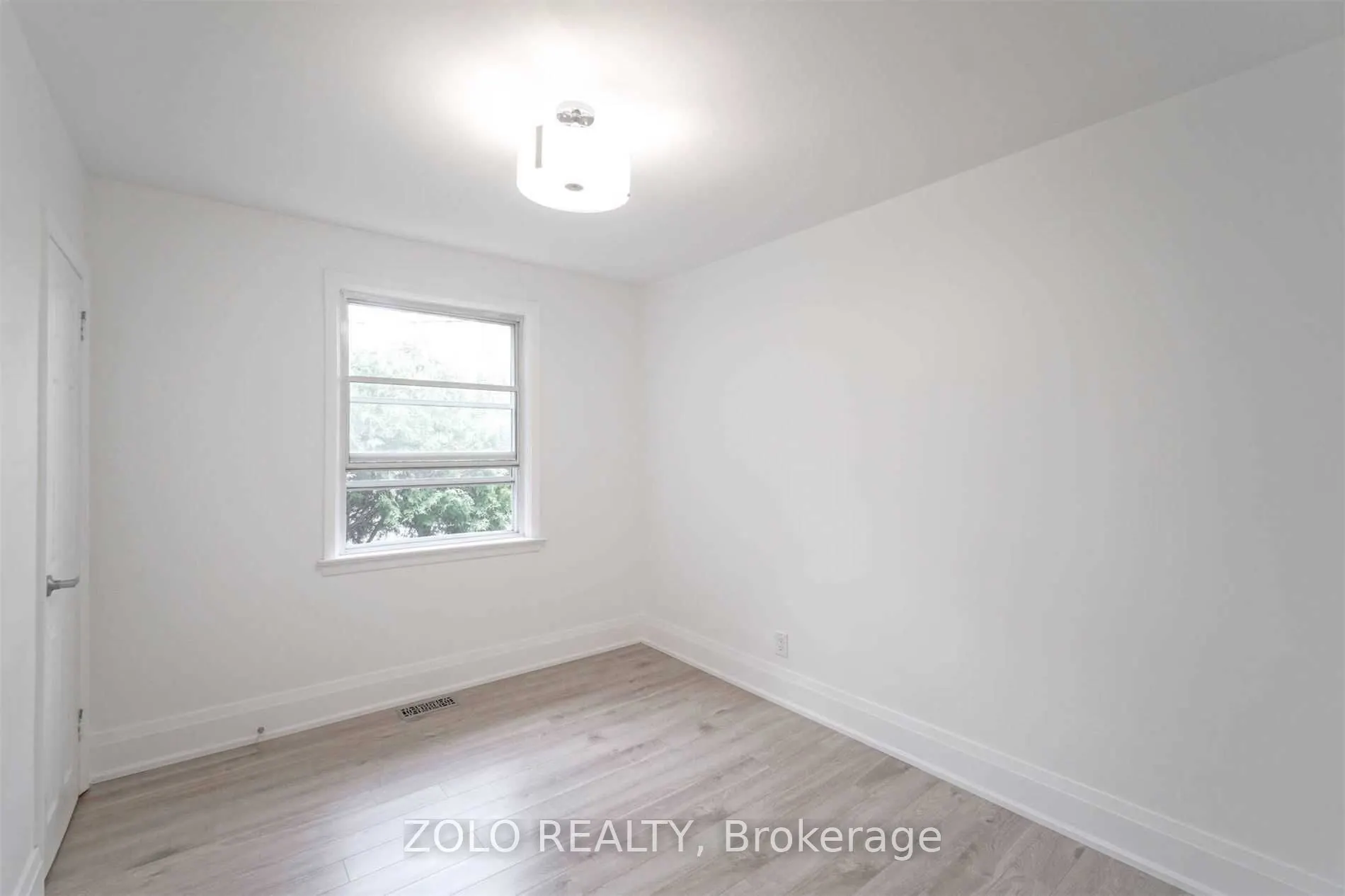 525 Lynett Crescent, #Main