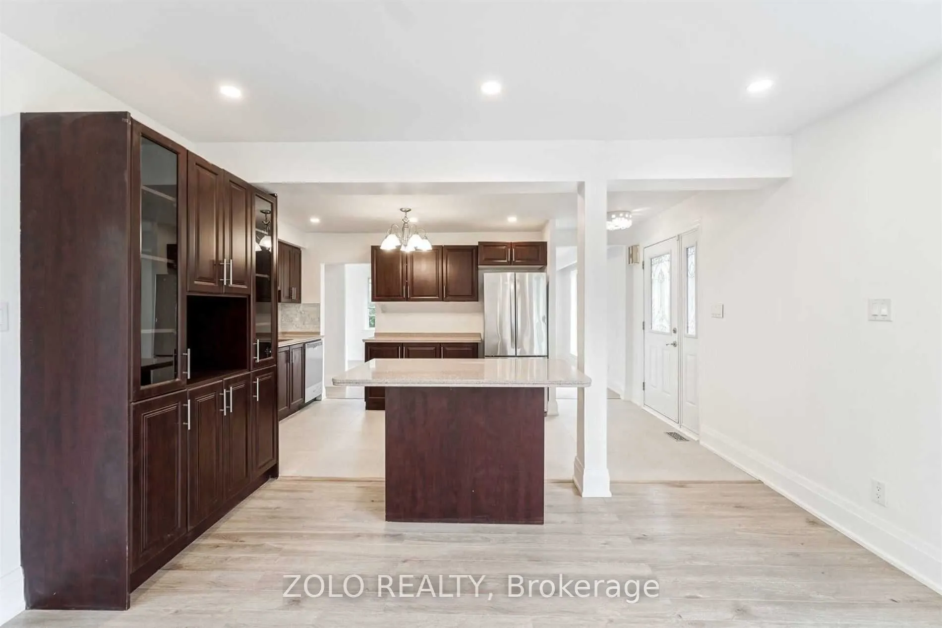 525 Lynett Crescent, #Main