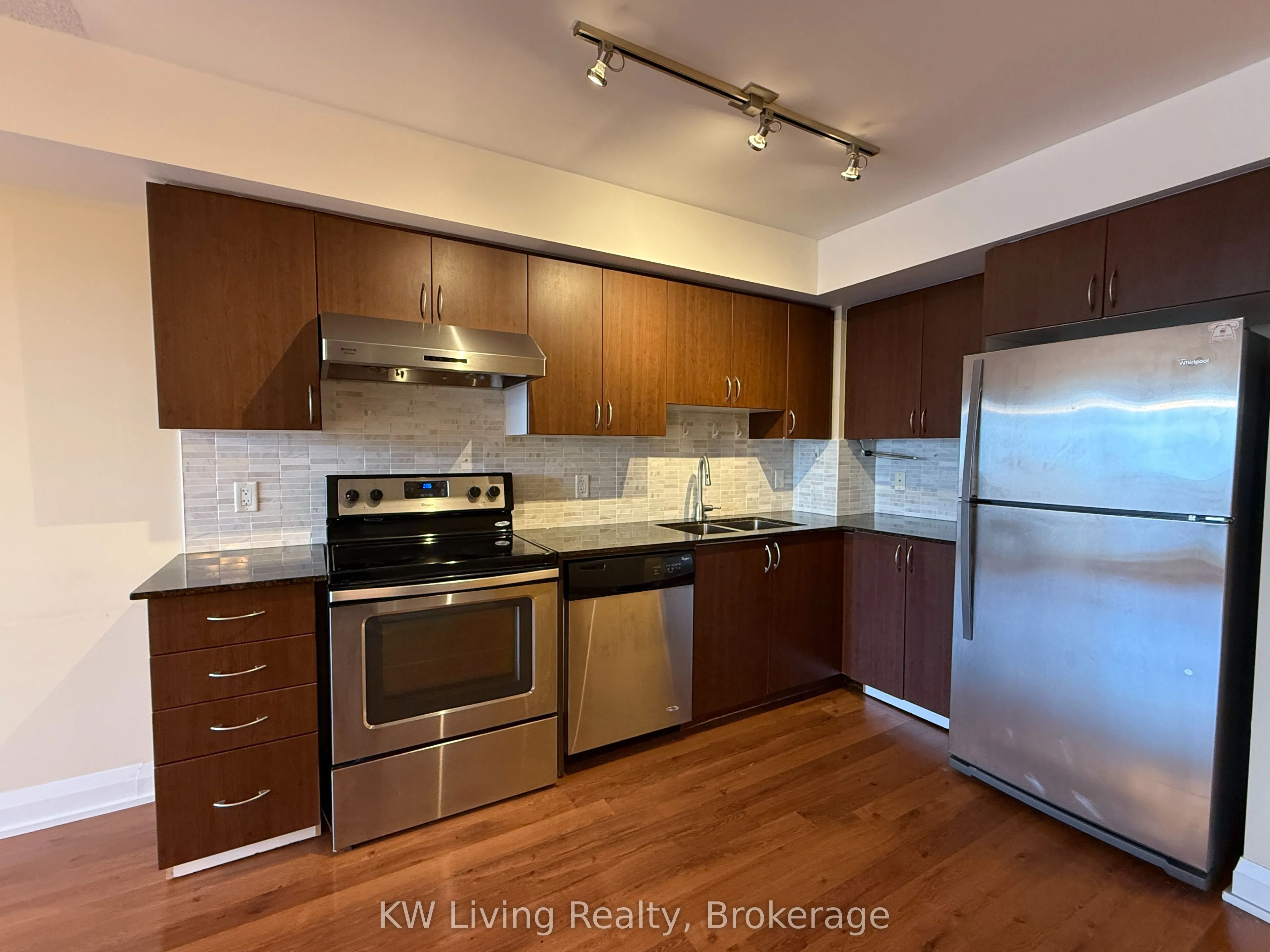 376 Highway 7 E, #926