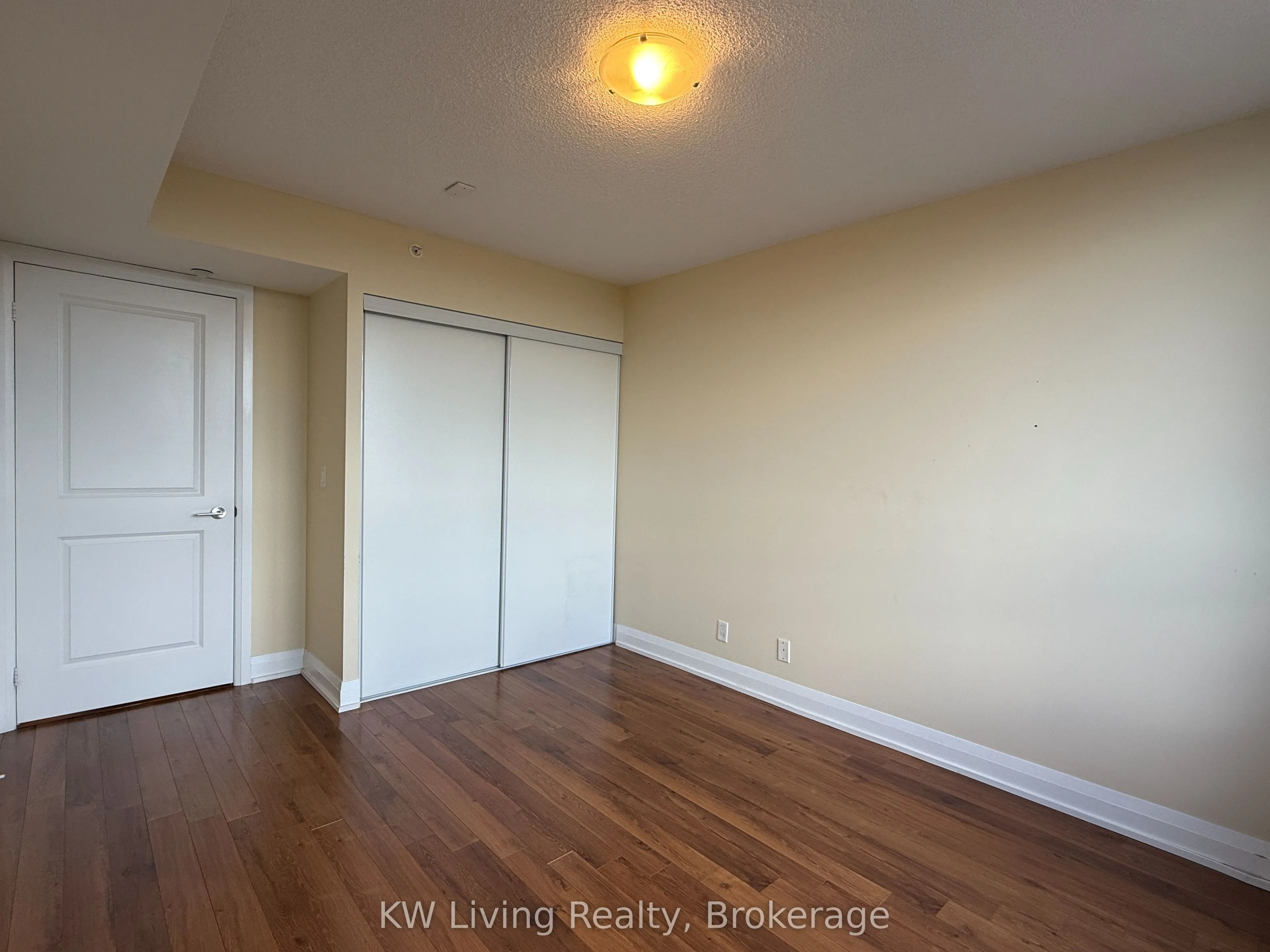 376 Highway 7 E, #926