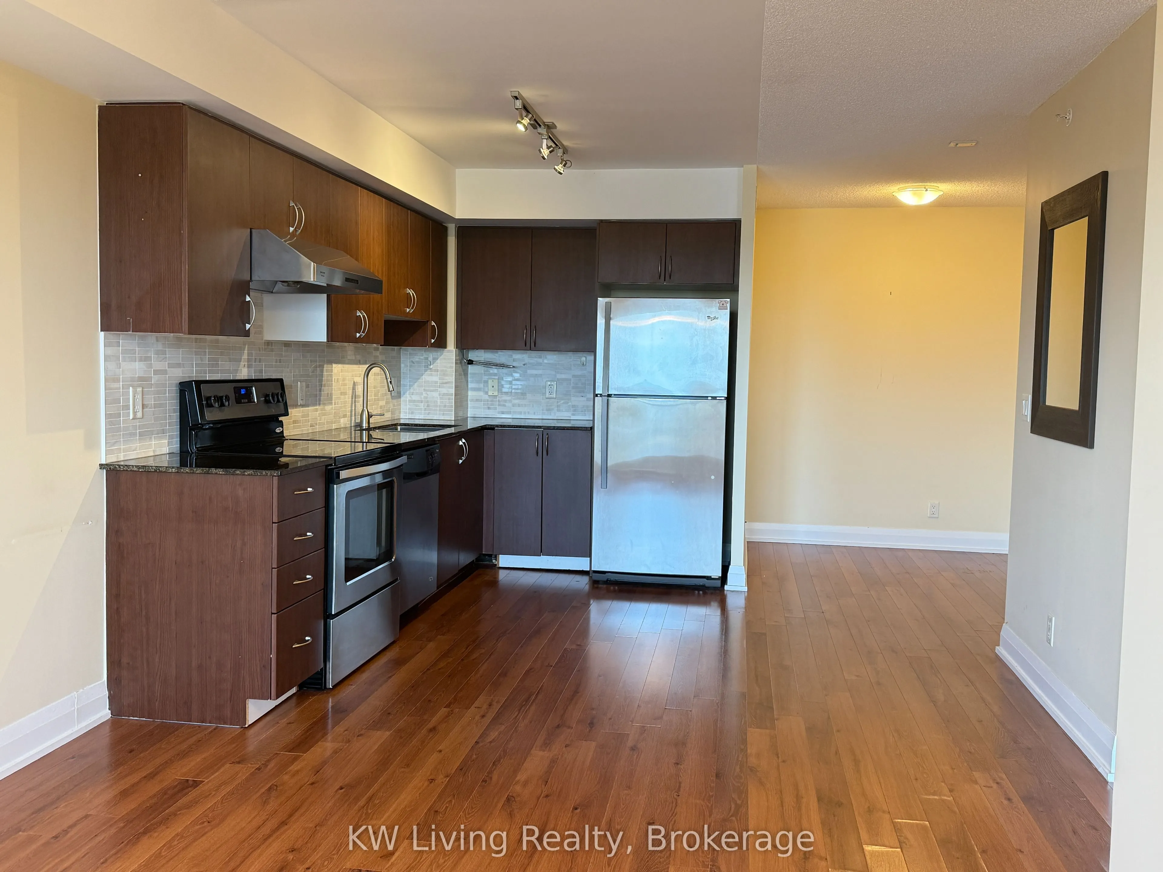 376 Highway 7 E, #926