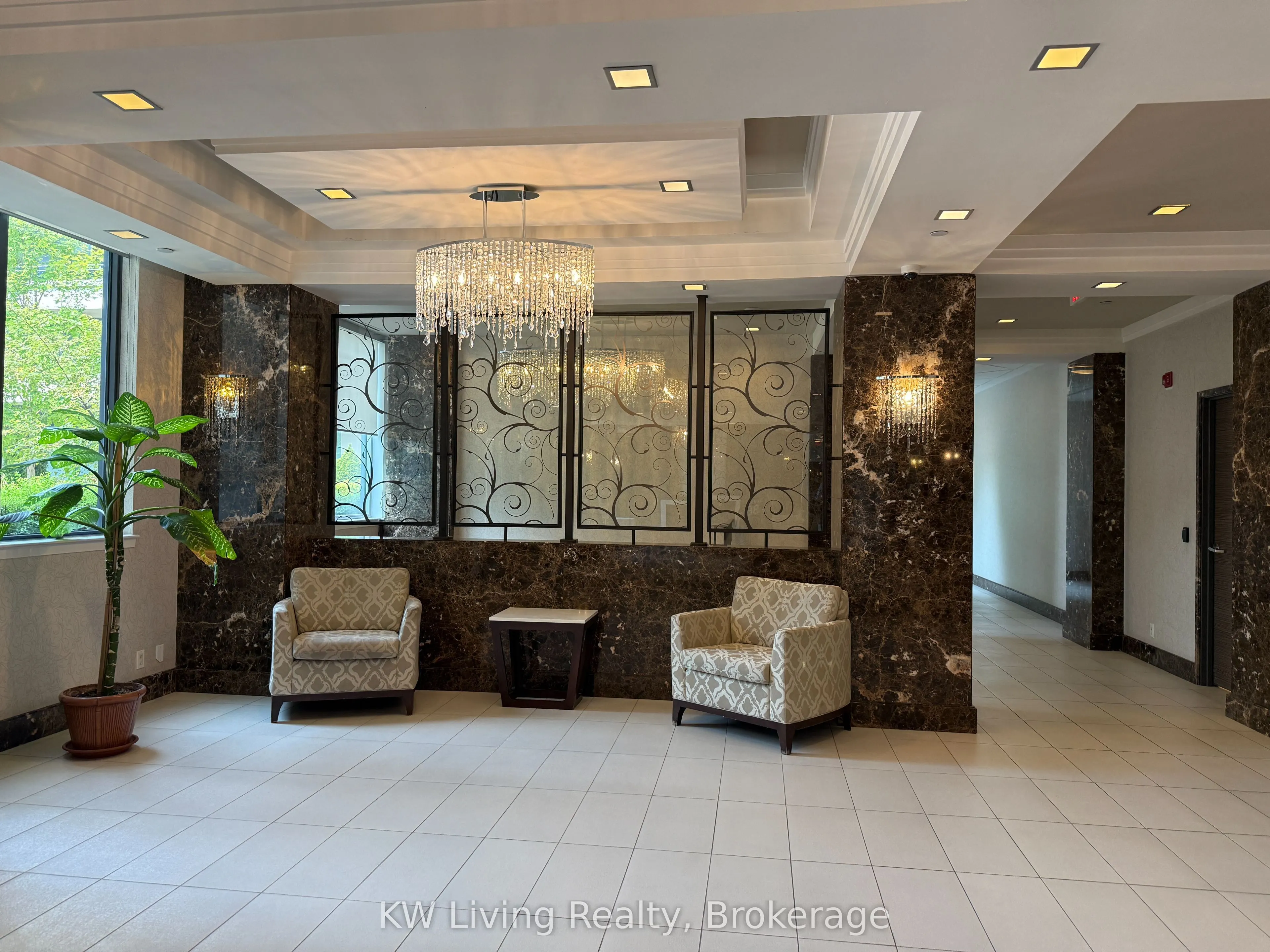 376 Highway 7 E, #926