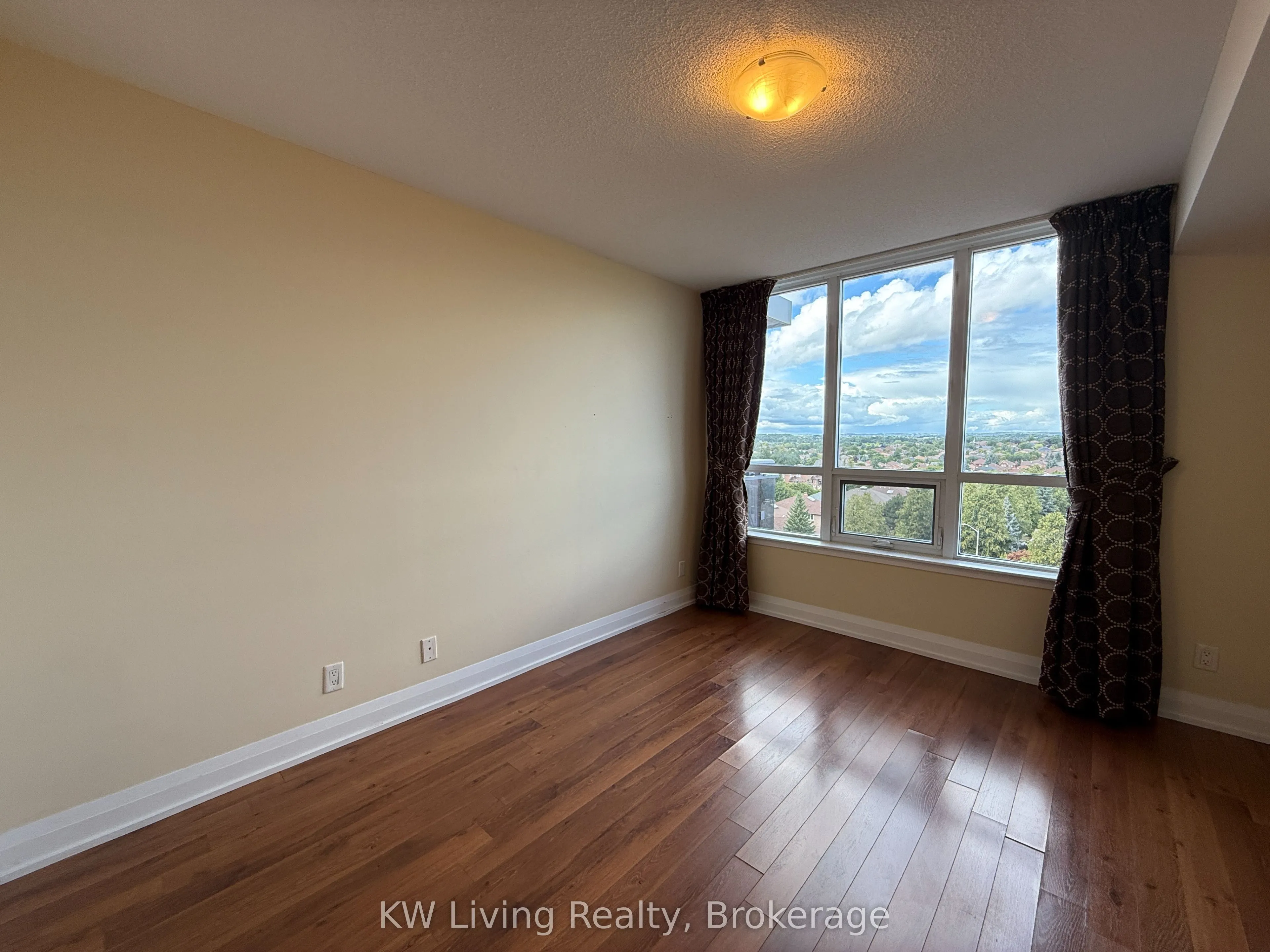 376 Highway 7 E, #926