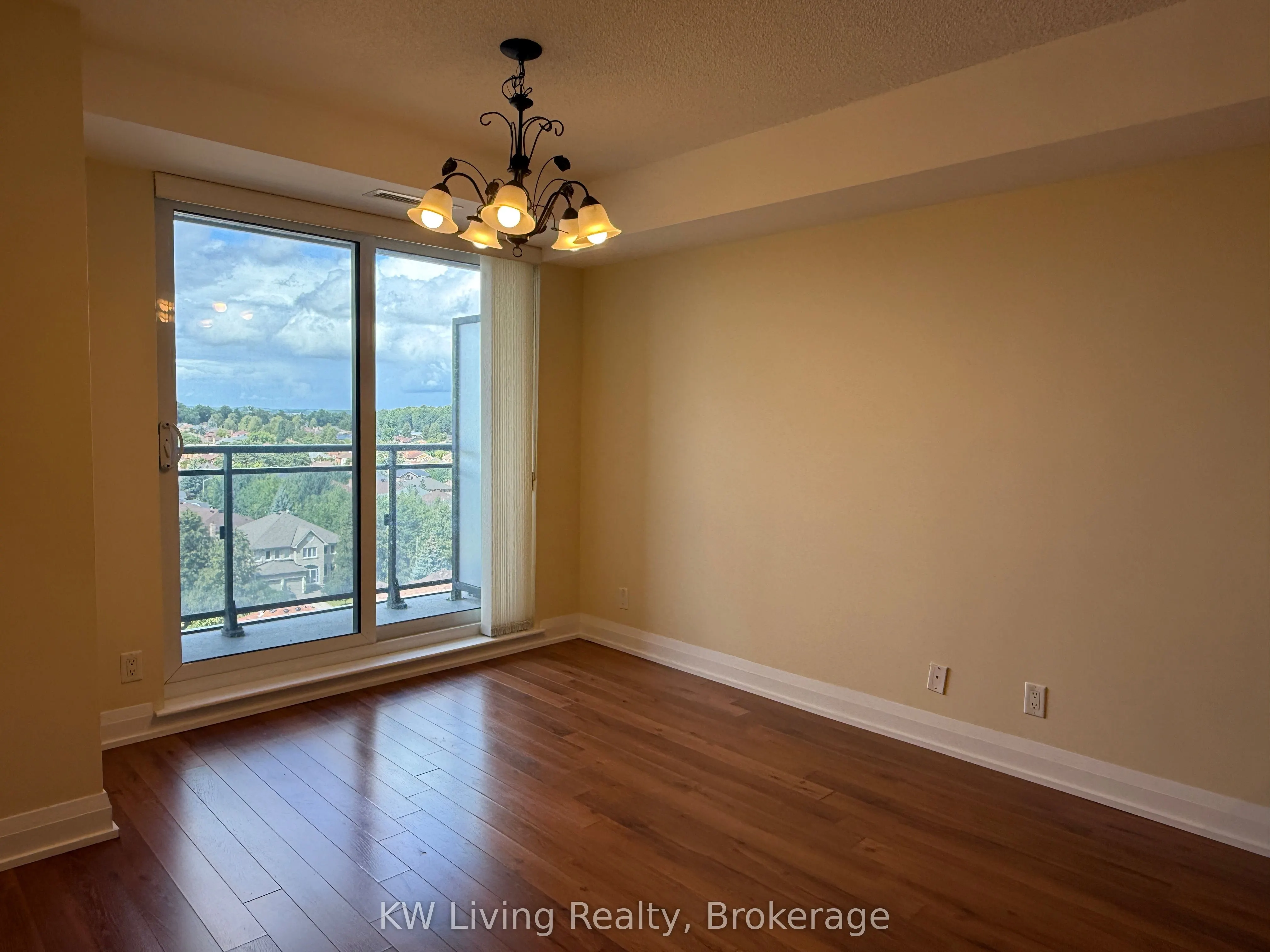 376 Highway 7 E, #926