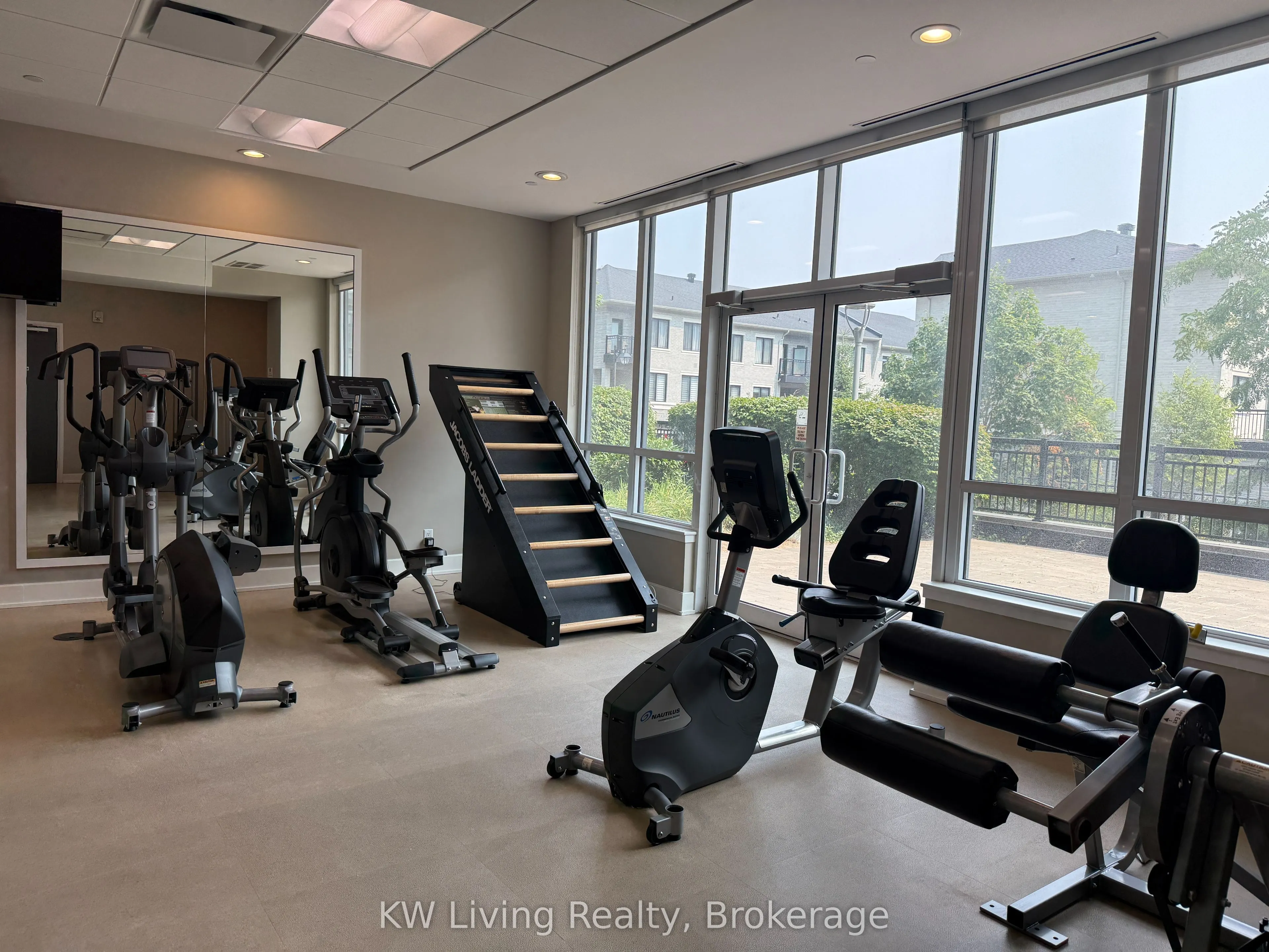 376 Highway 7 E, #926