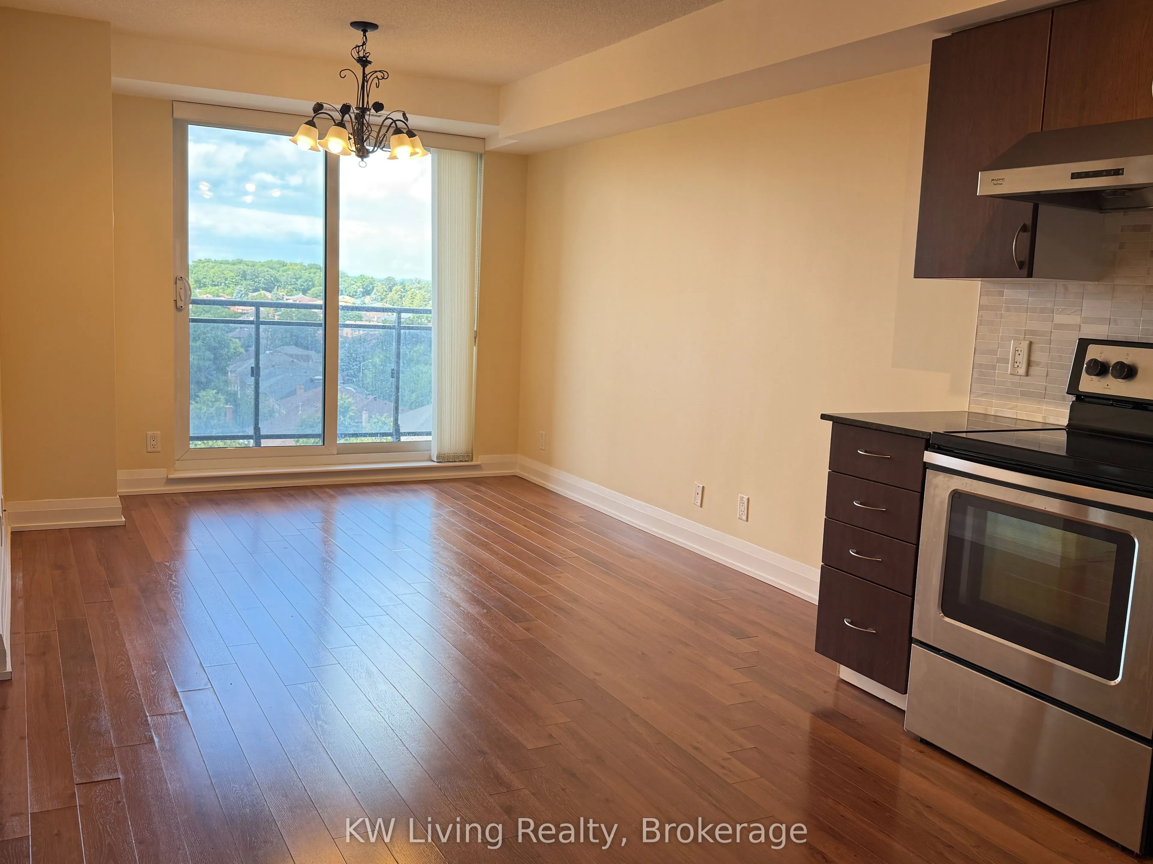376 Highway 7 E, #926