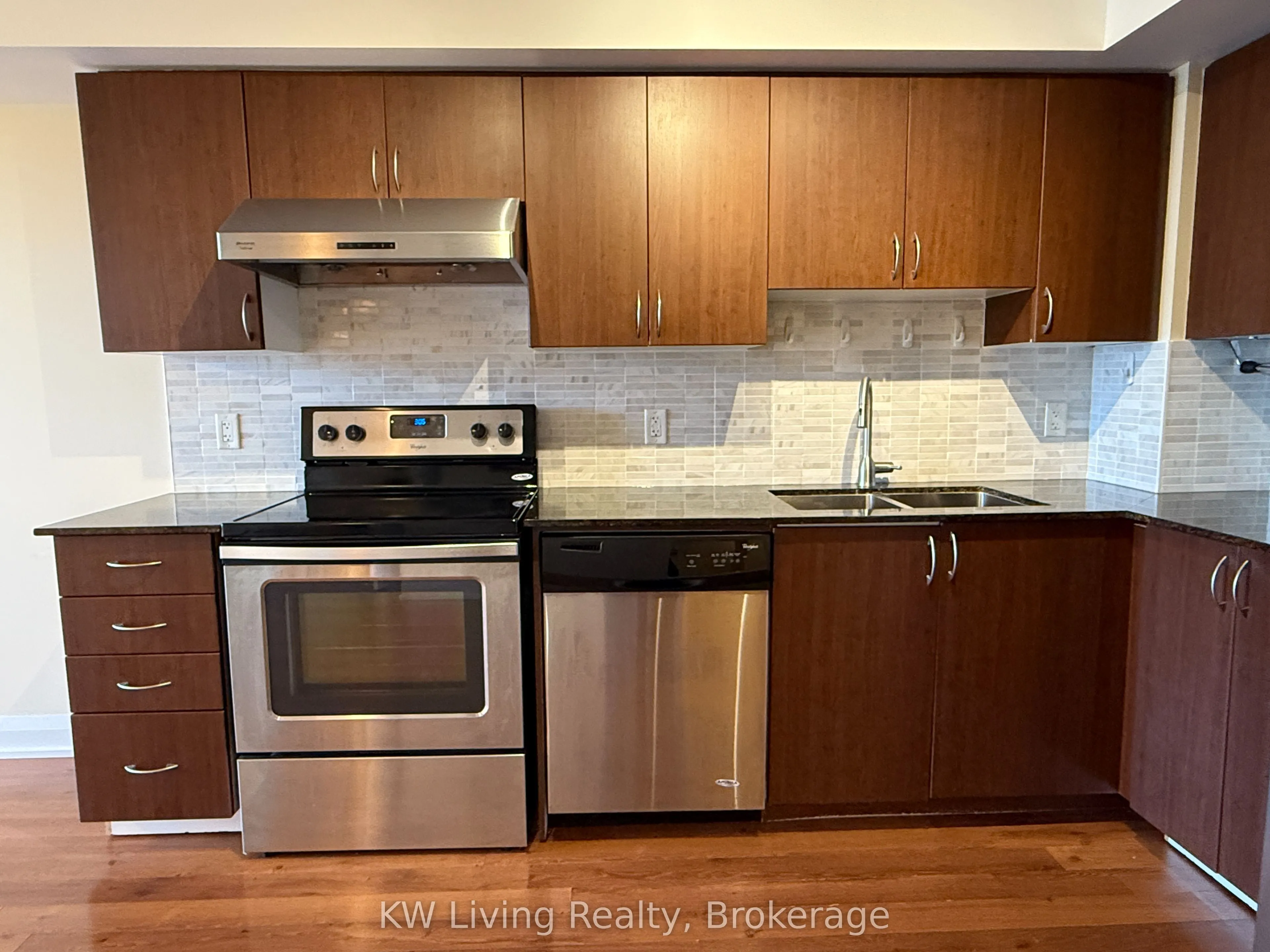 376 Highway 7 E, #926
