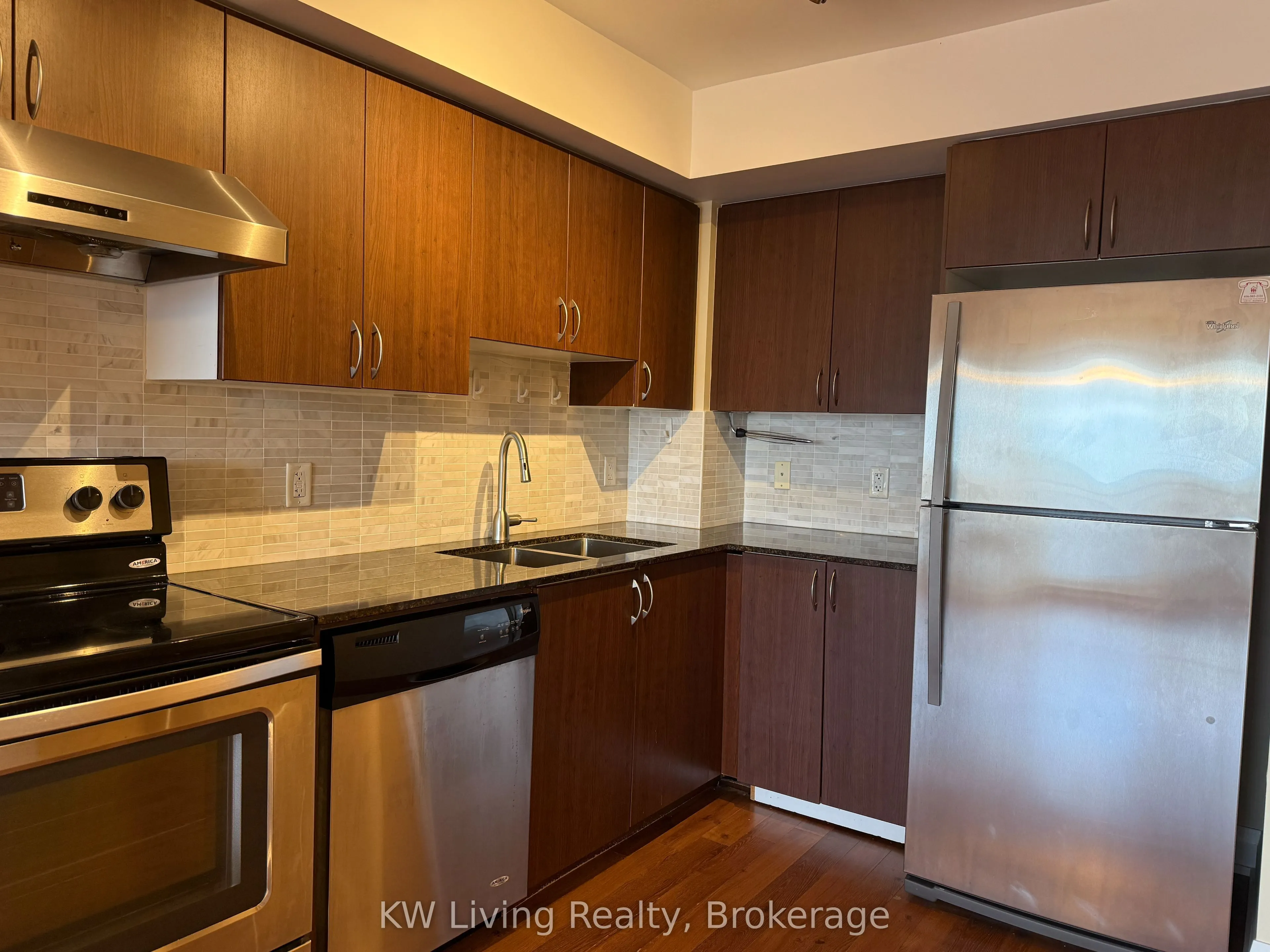 376 Highway 7 E, #926