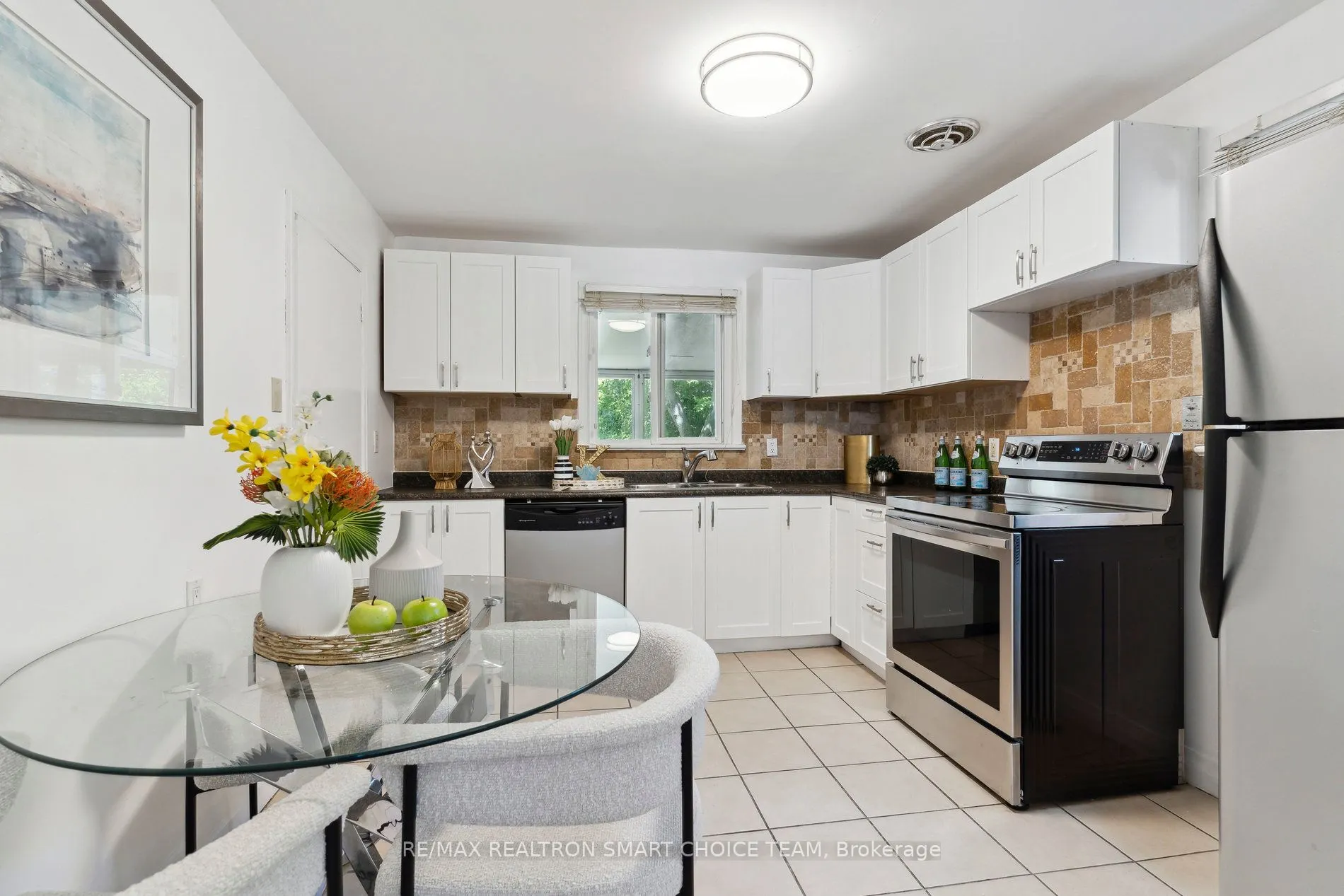 106 Steeles Avenue E