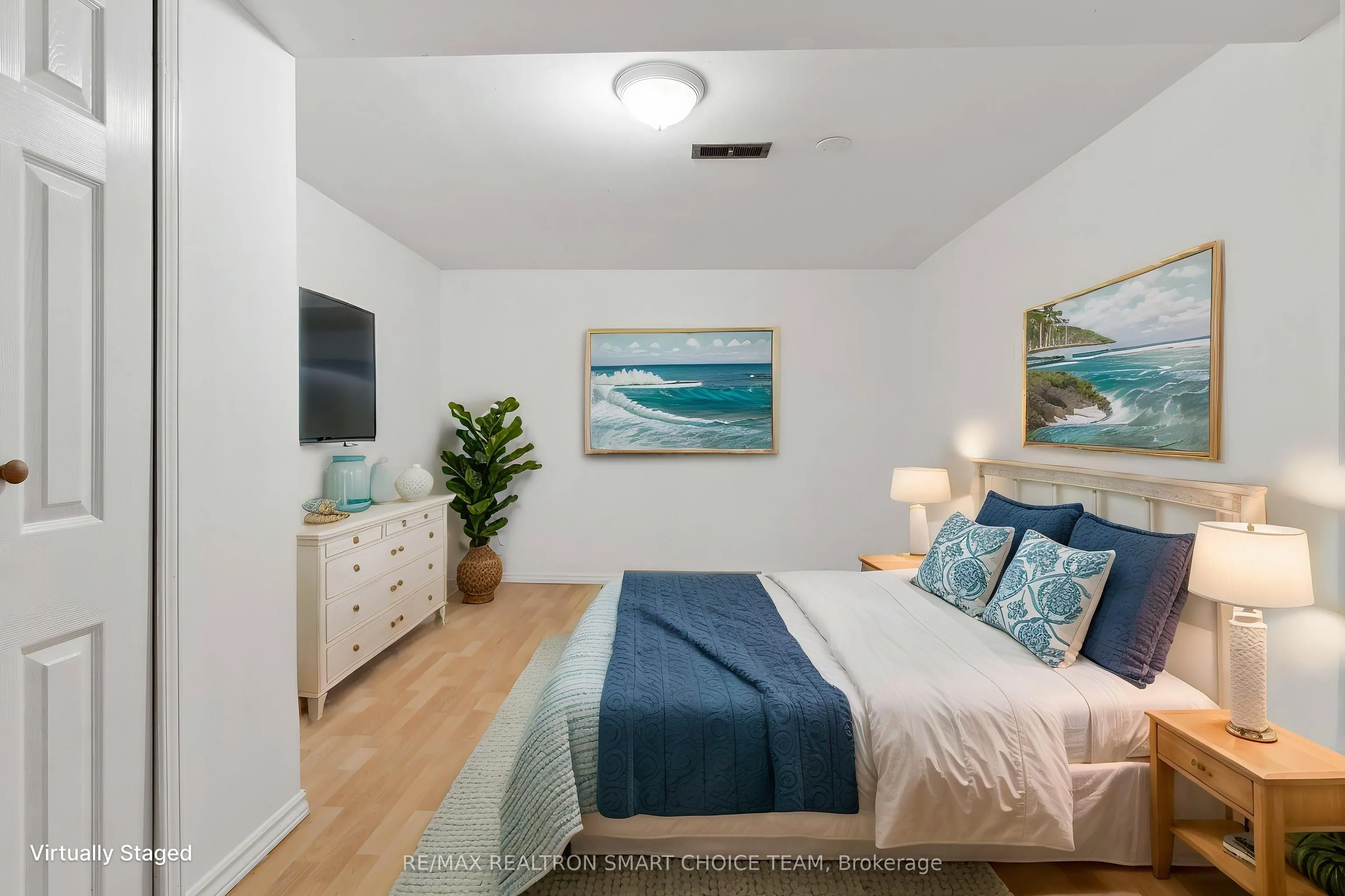 106 Steeles Avenue E