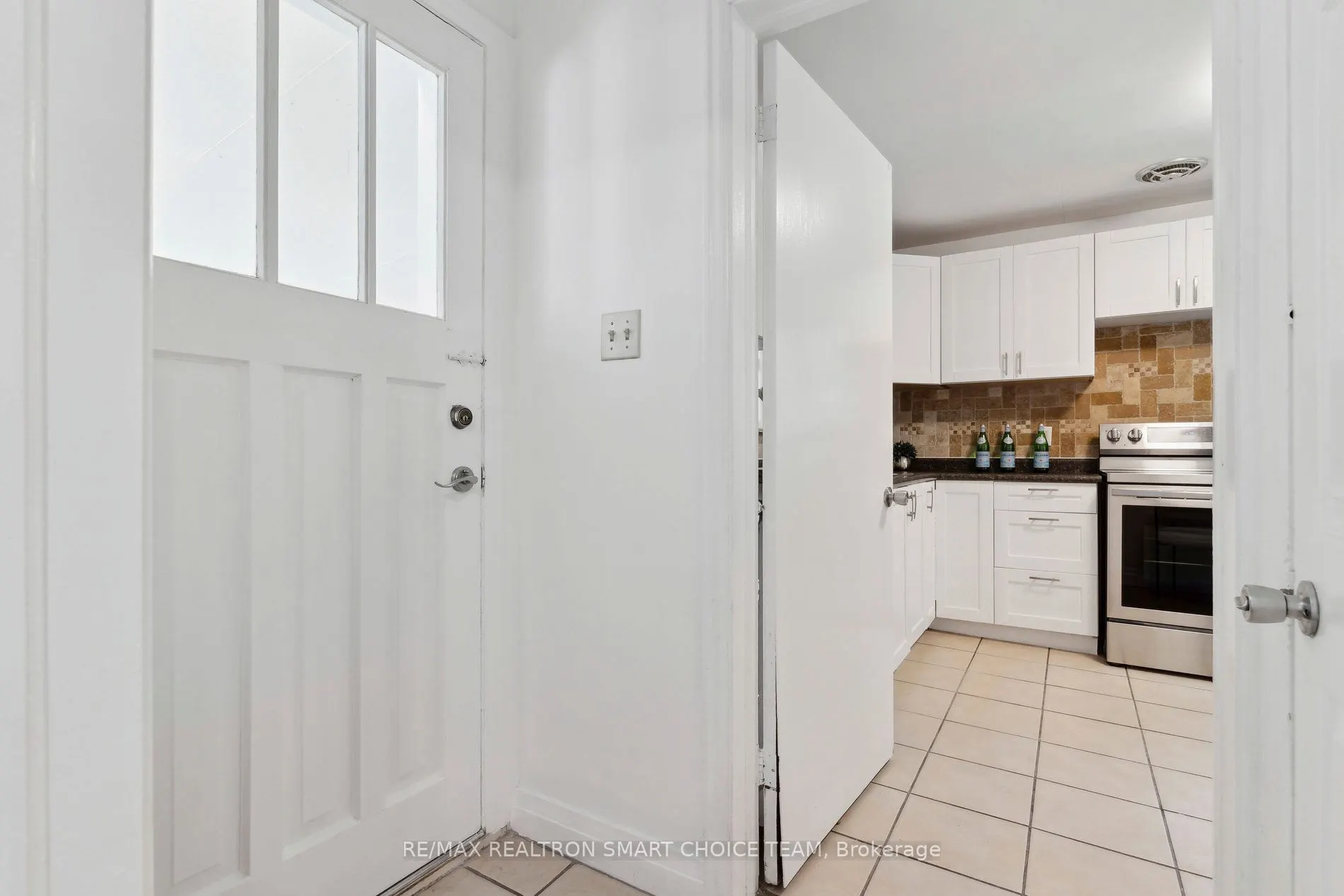 106 Steeles Avenue E