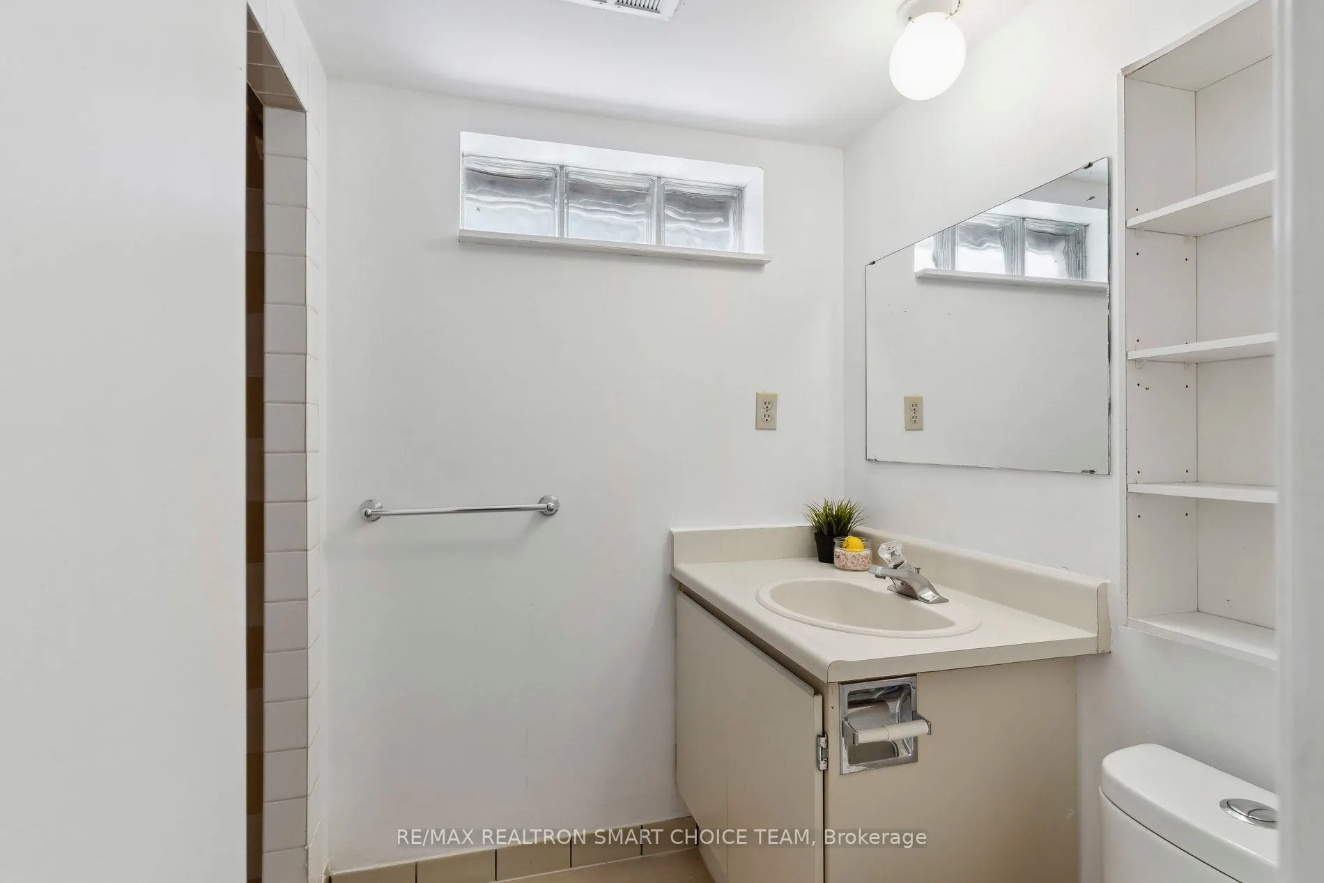 106 Steeles Avenue E