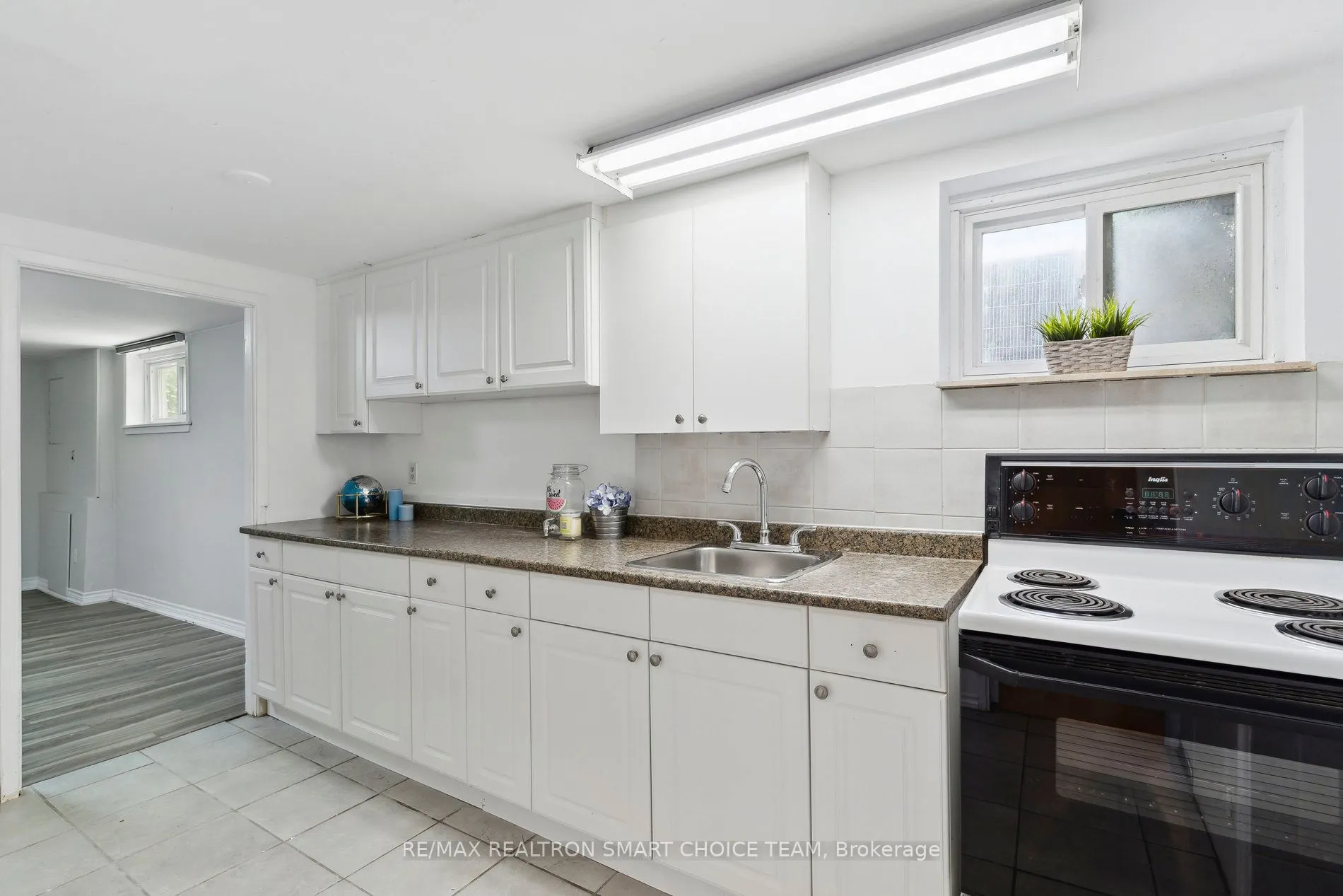 106 Steeles Avenue E
