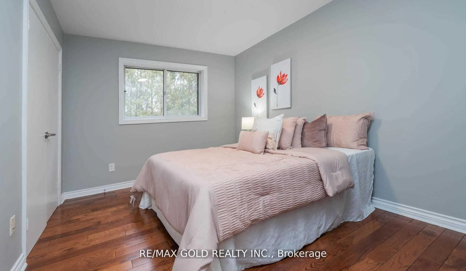 20 Garden Avenue, ##Main