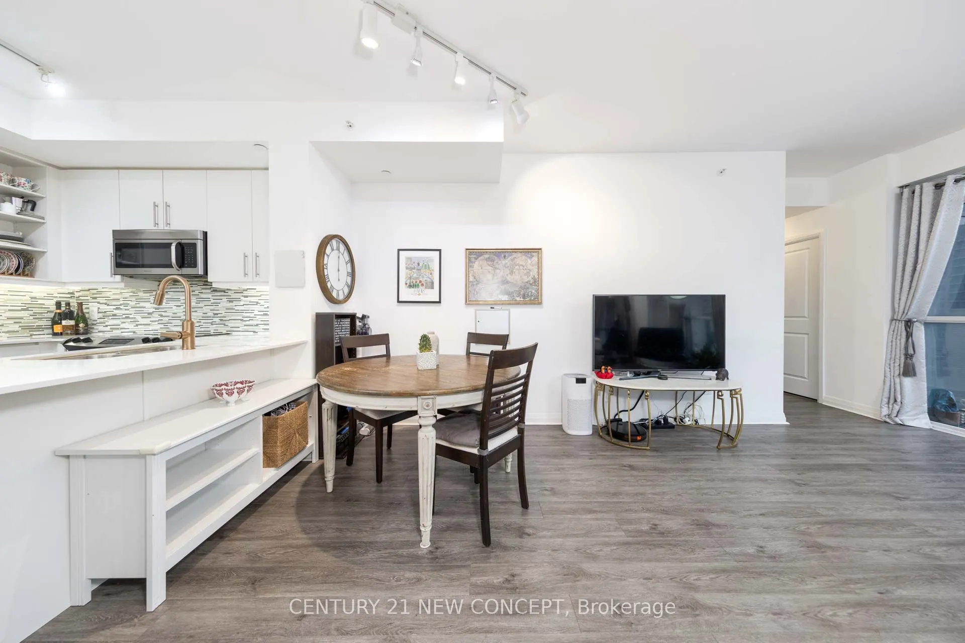 55 Oneida Crescent, #409