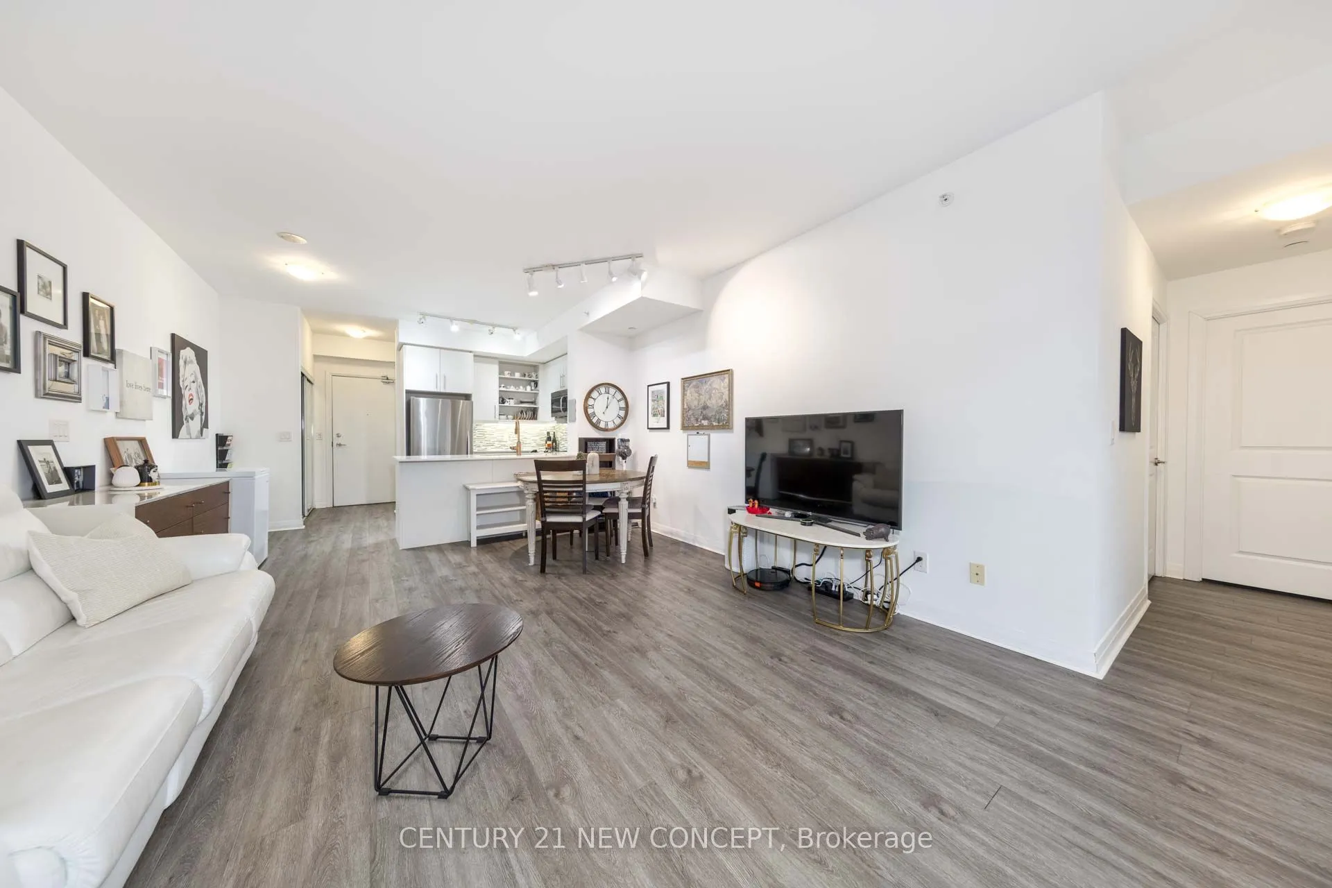 55 Oneida Crescent, #409
