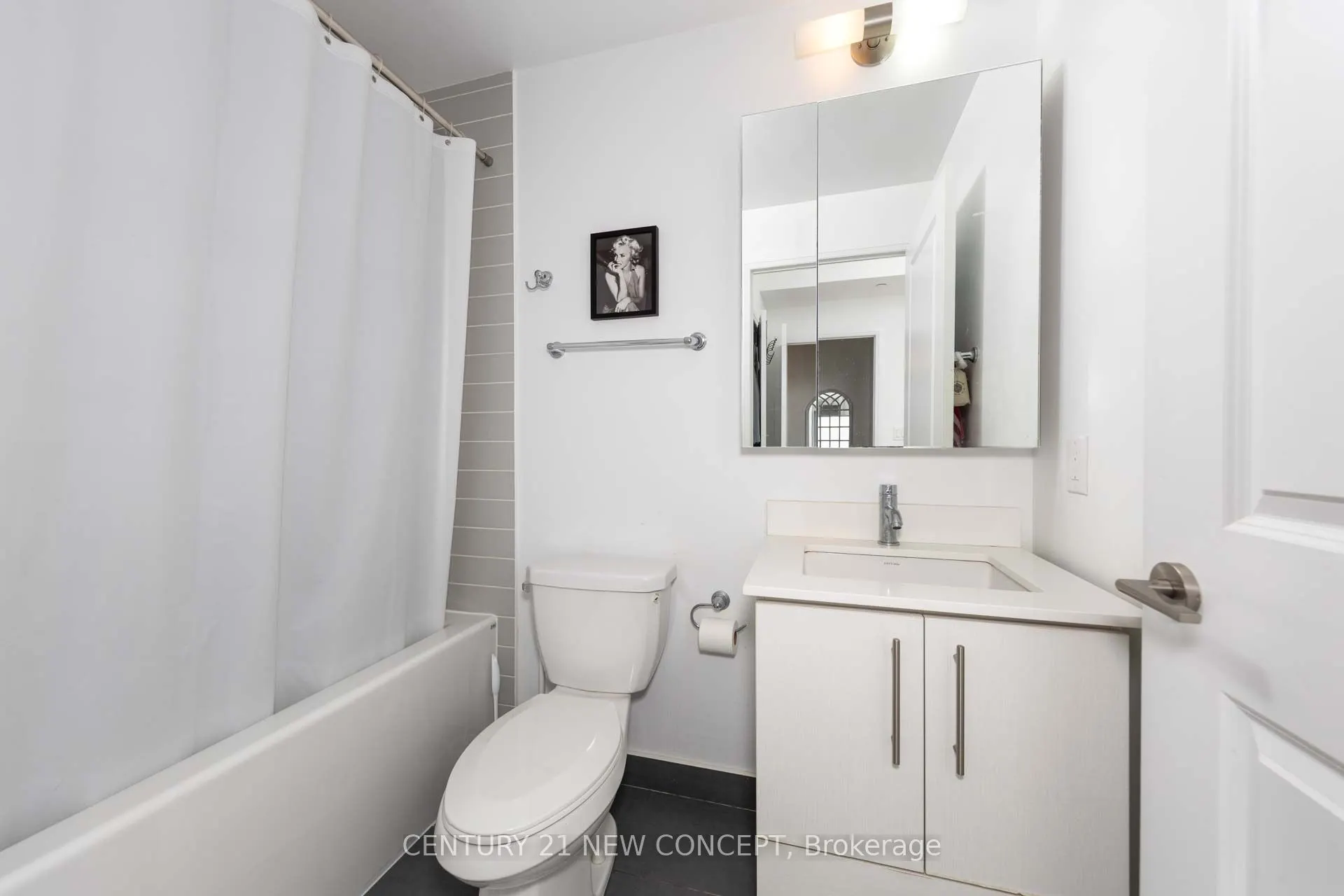 55 Oneida Crescent, #409