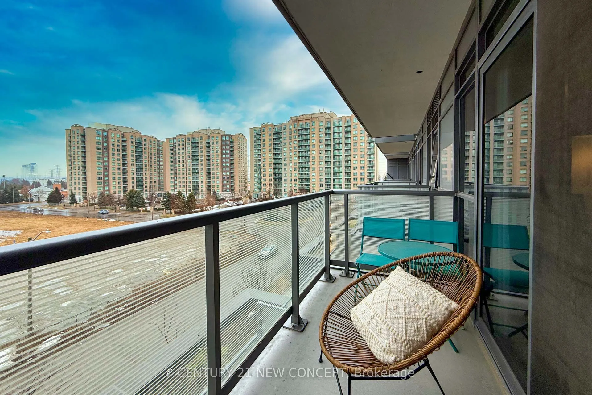 55 Oneida Crescent, #409