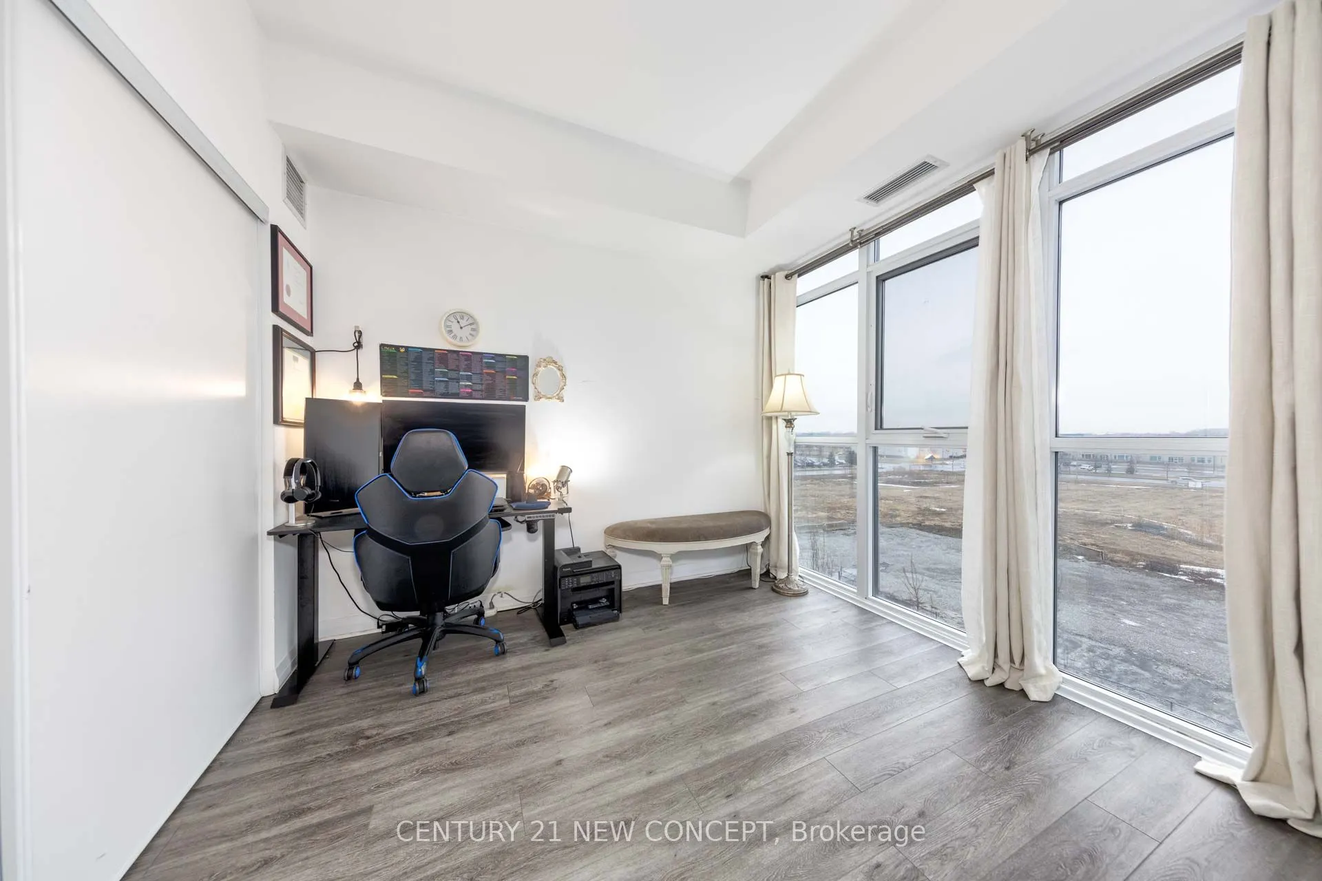 55 Oneida Crescent, #409