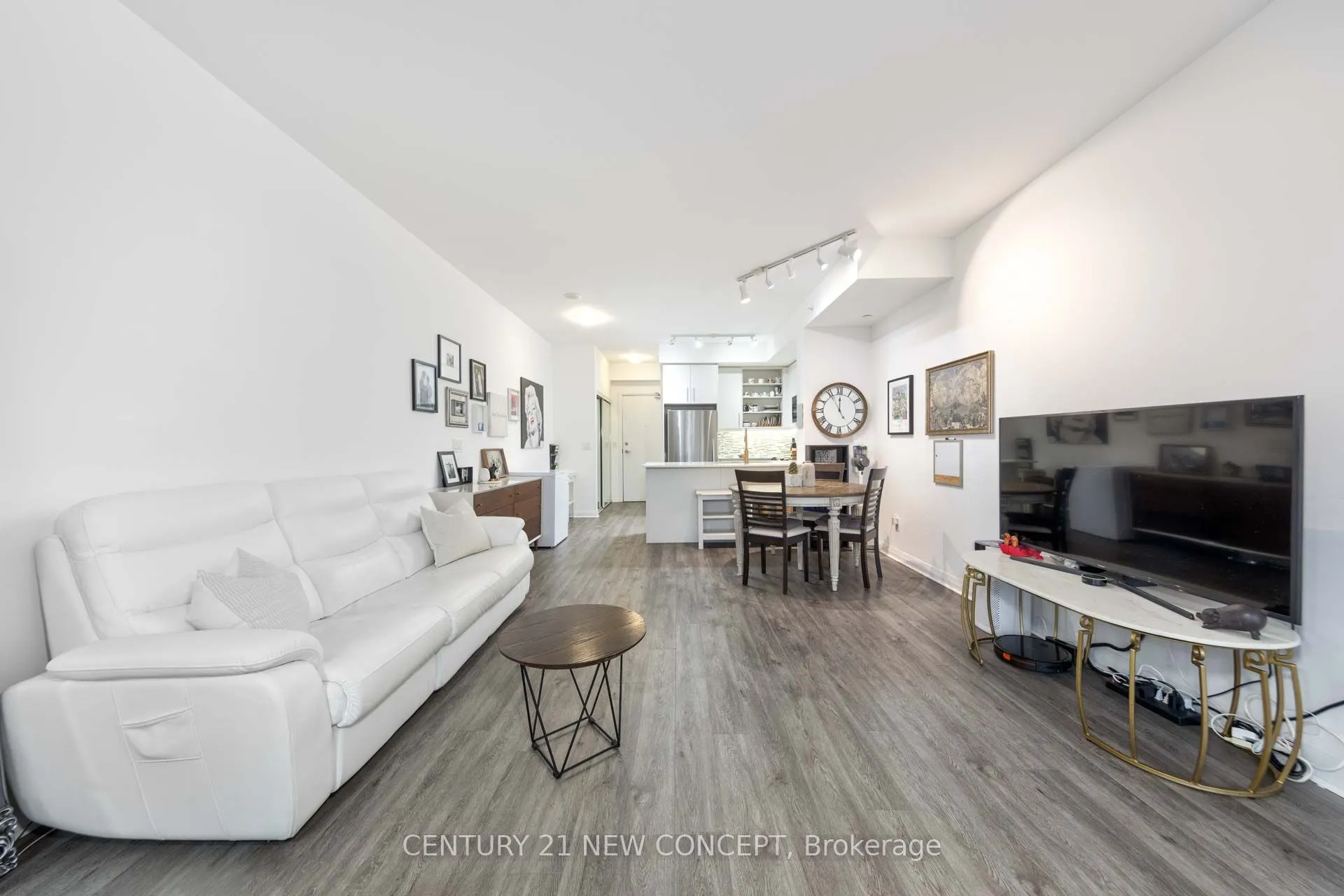 55 Oneida Crescent, #409