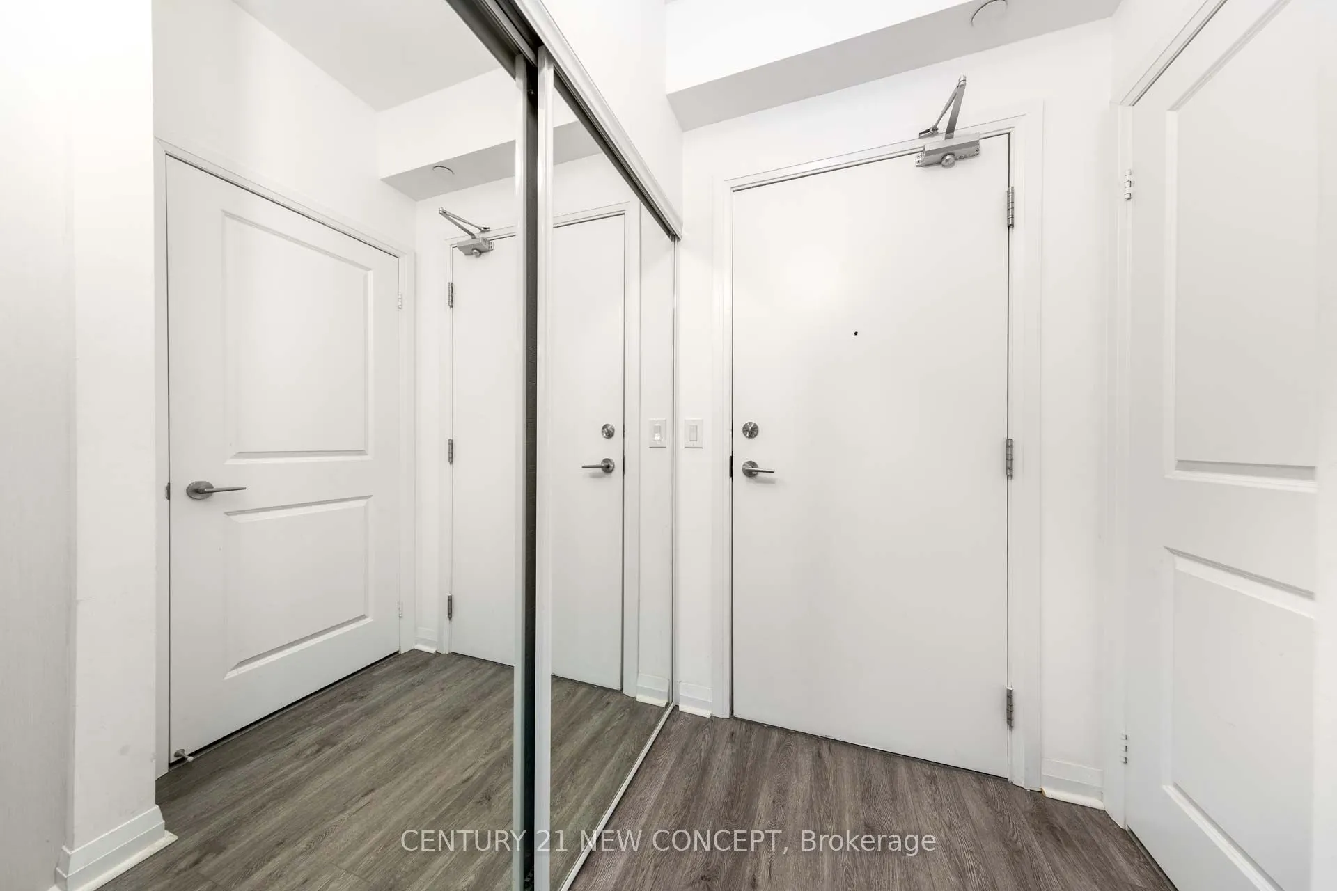 55 Oneida Crescent, #409