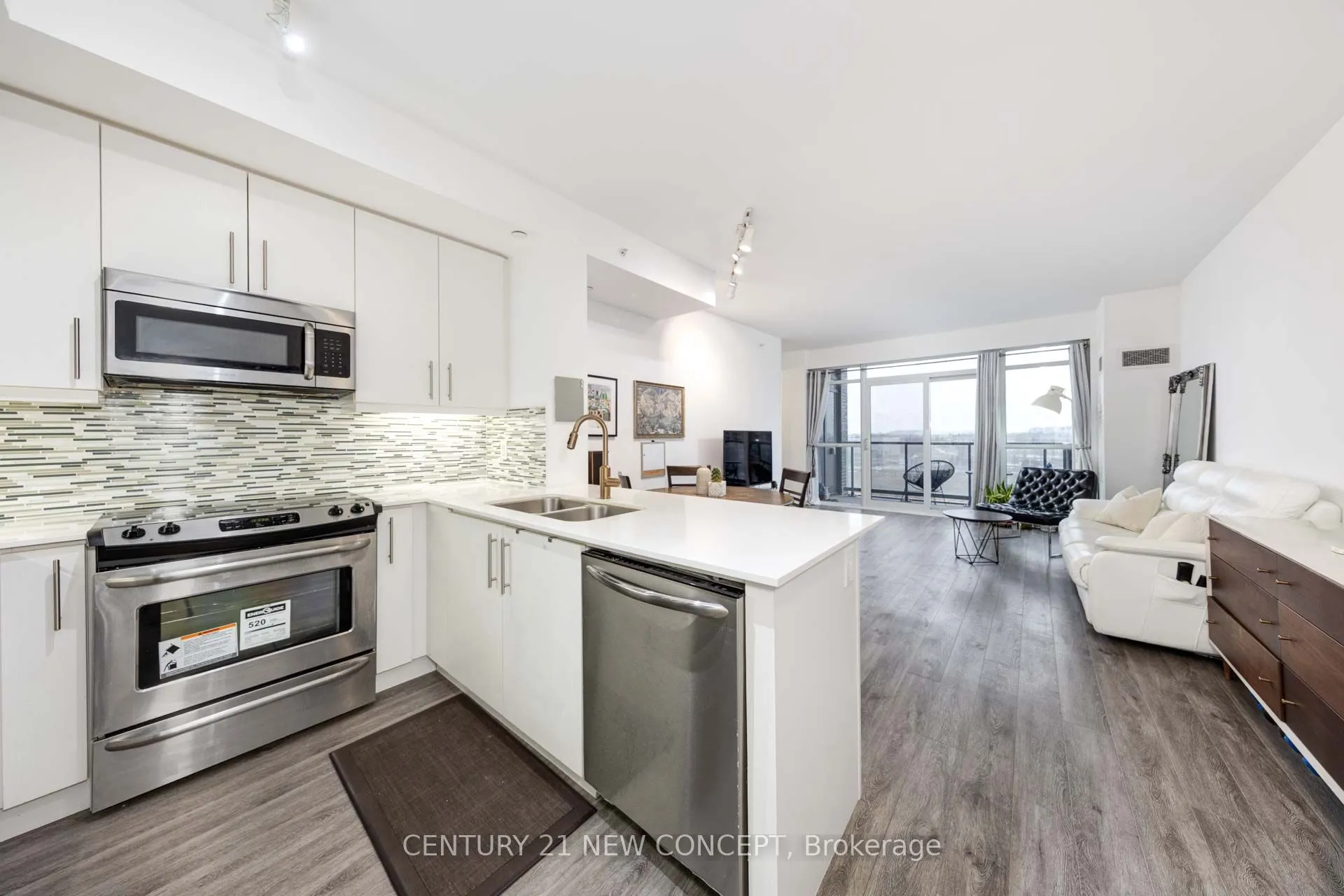 55 Oneida Crescent, #409