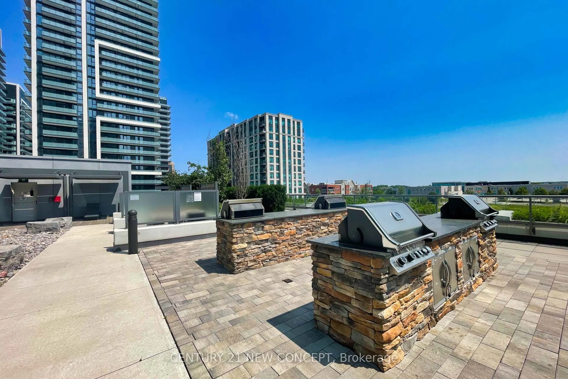 55 Oneida Crescent, #409