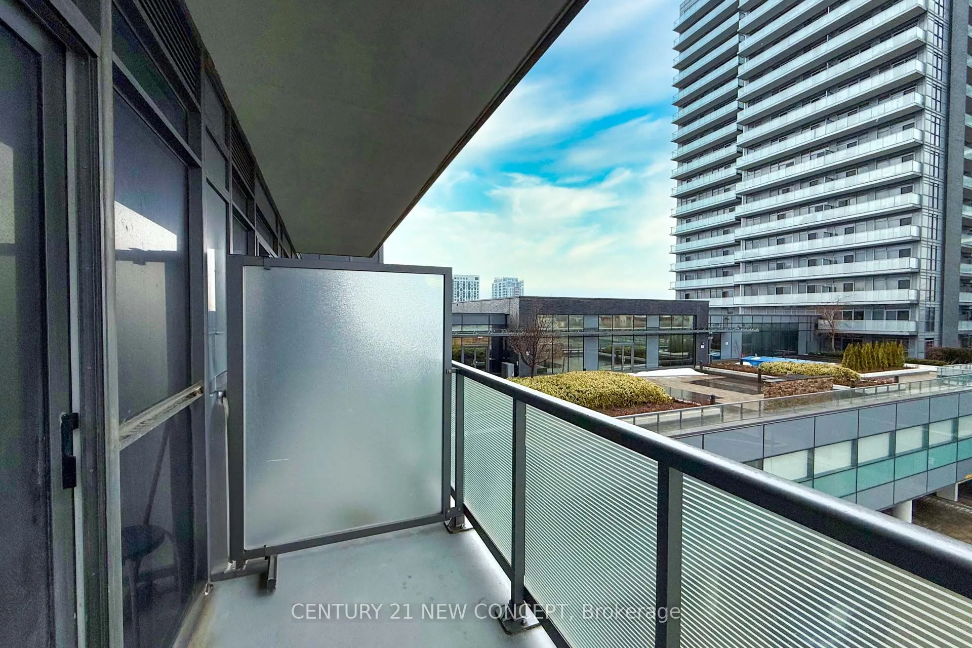 55 Oneida Crescent, #409