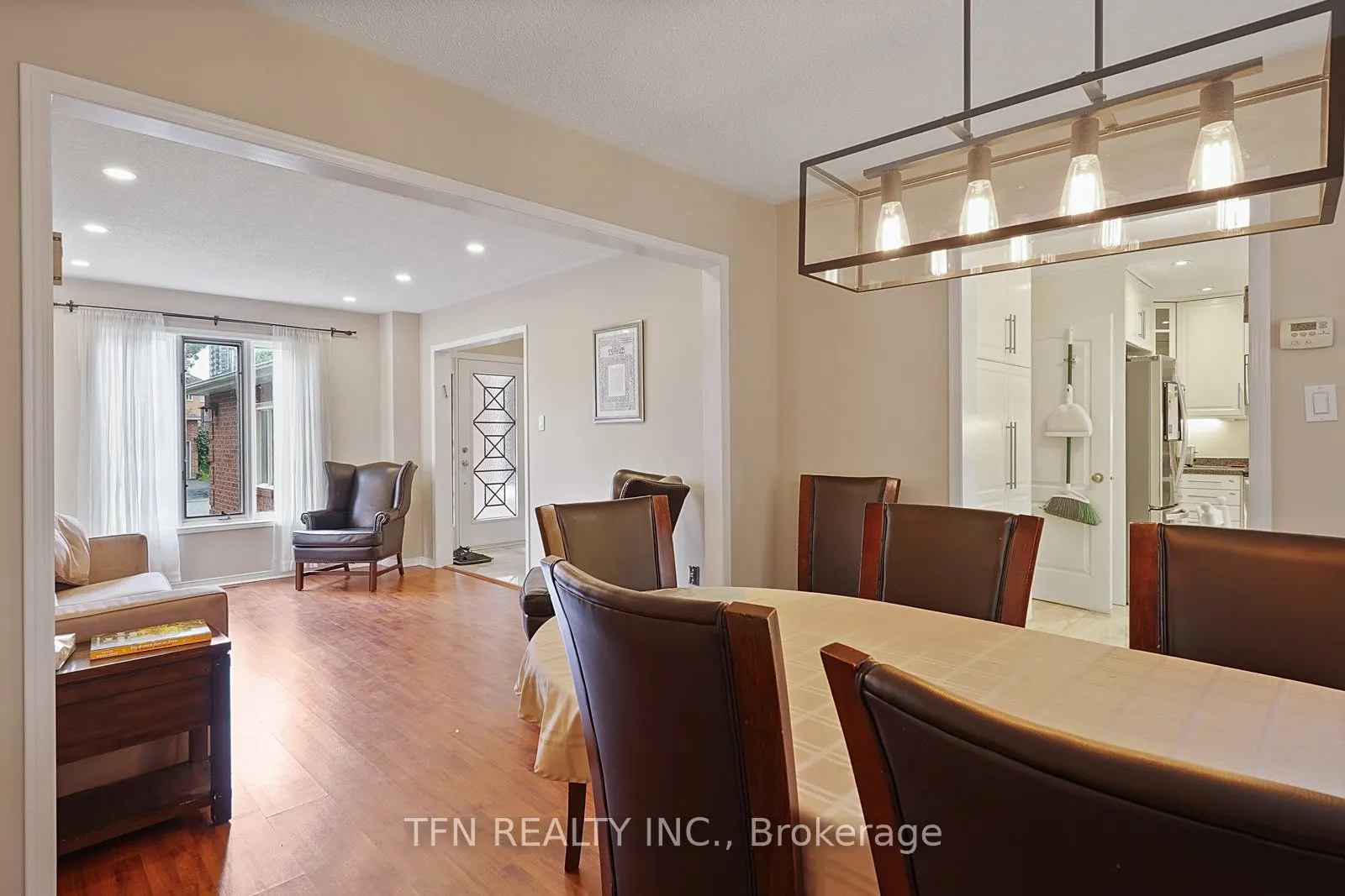 86 Thornbrook Court