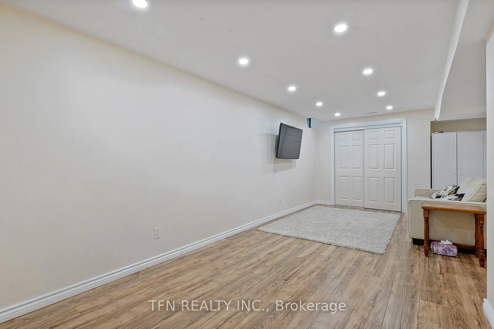 86 Thornbrook Court